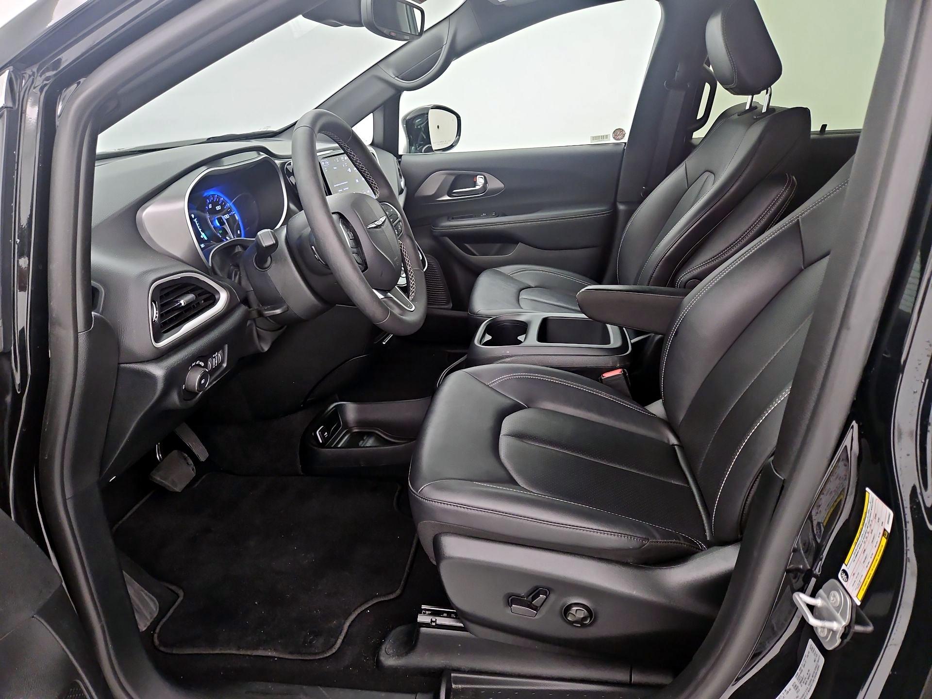 Thumbnail: 2025 Chrysler Pacifica - 11