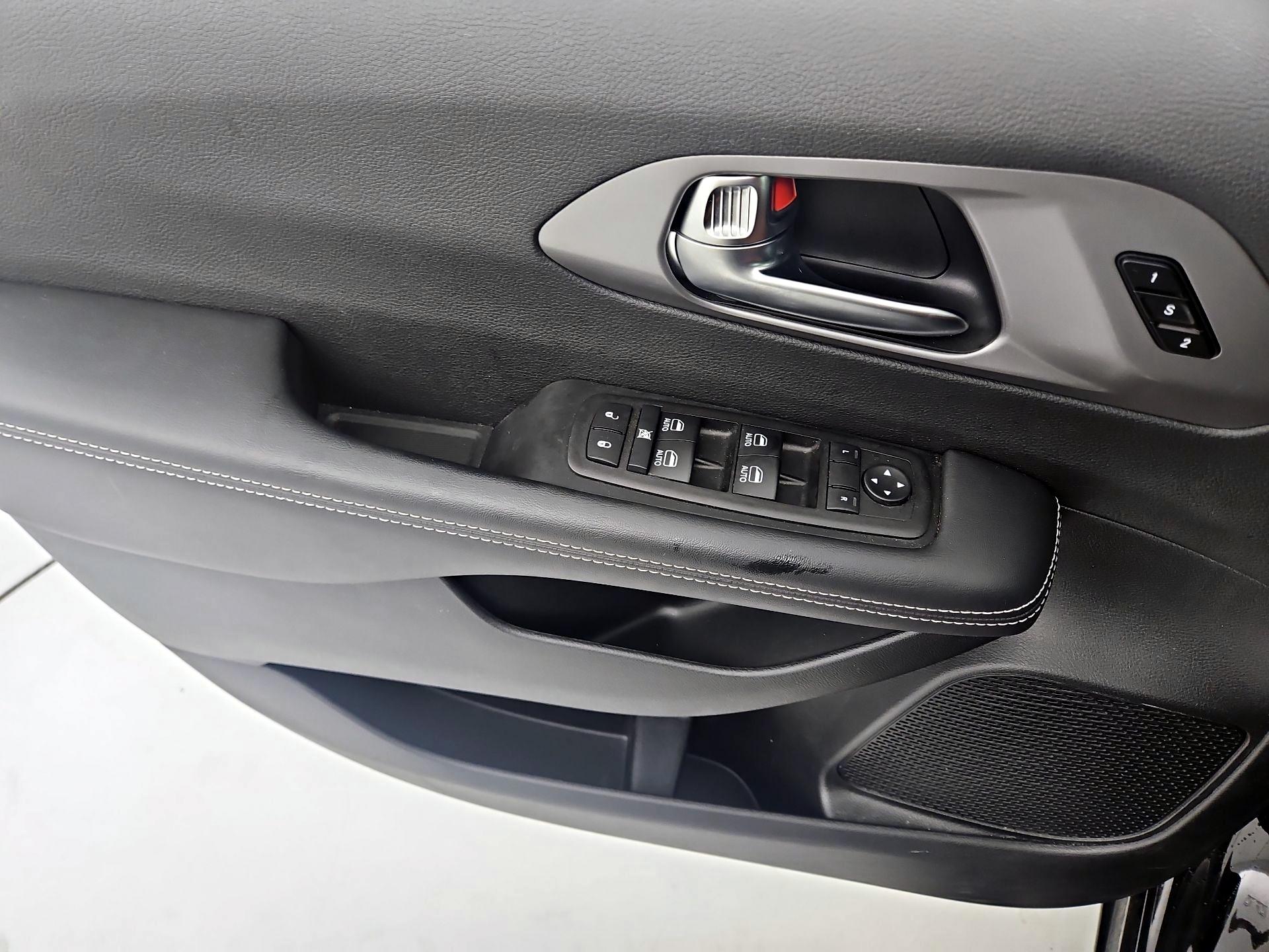 Thumbnail: 2025 Chrysler Pacifica - 12
