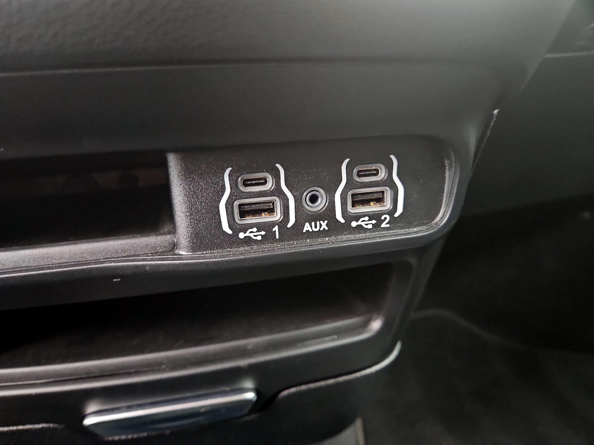 Thumbnail: 2025 Chrysler Pacifica - 18