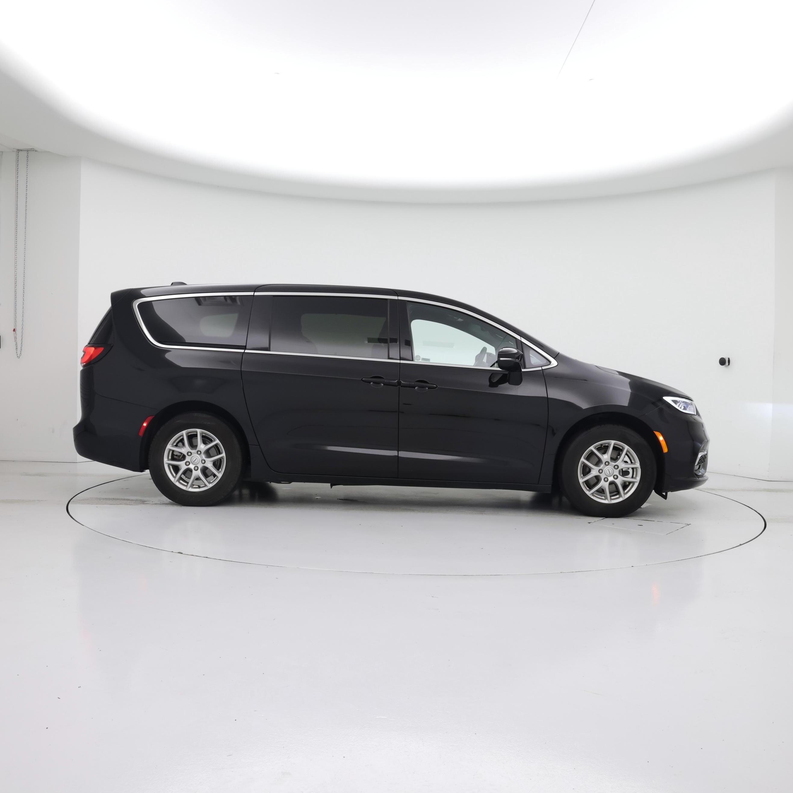 Thumbnail: 2025 Chrysler Pacifica - 7