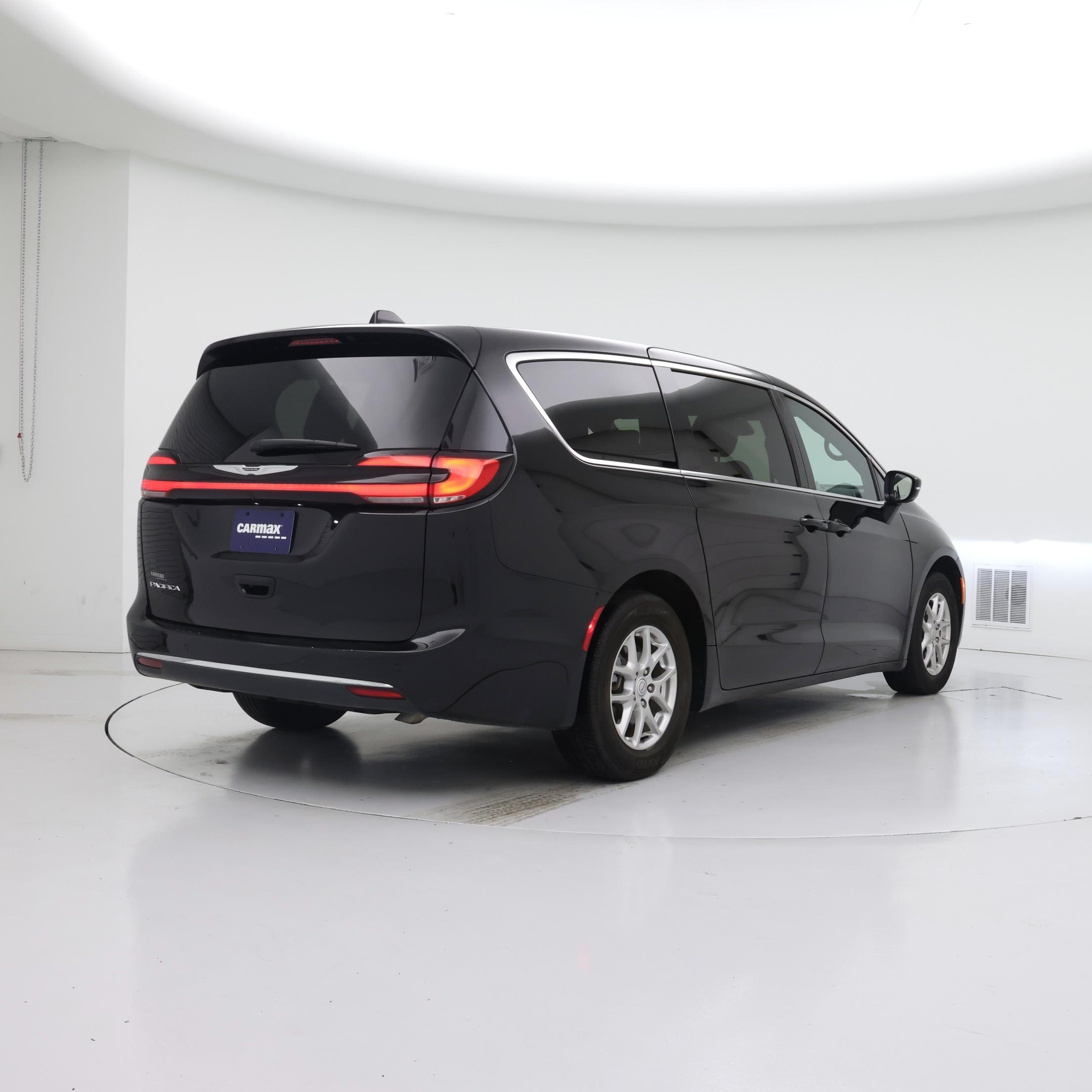 Thumbnail: 2025 Chrysler Pacifica - 8