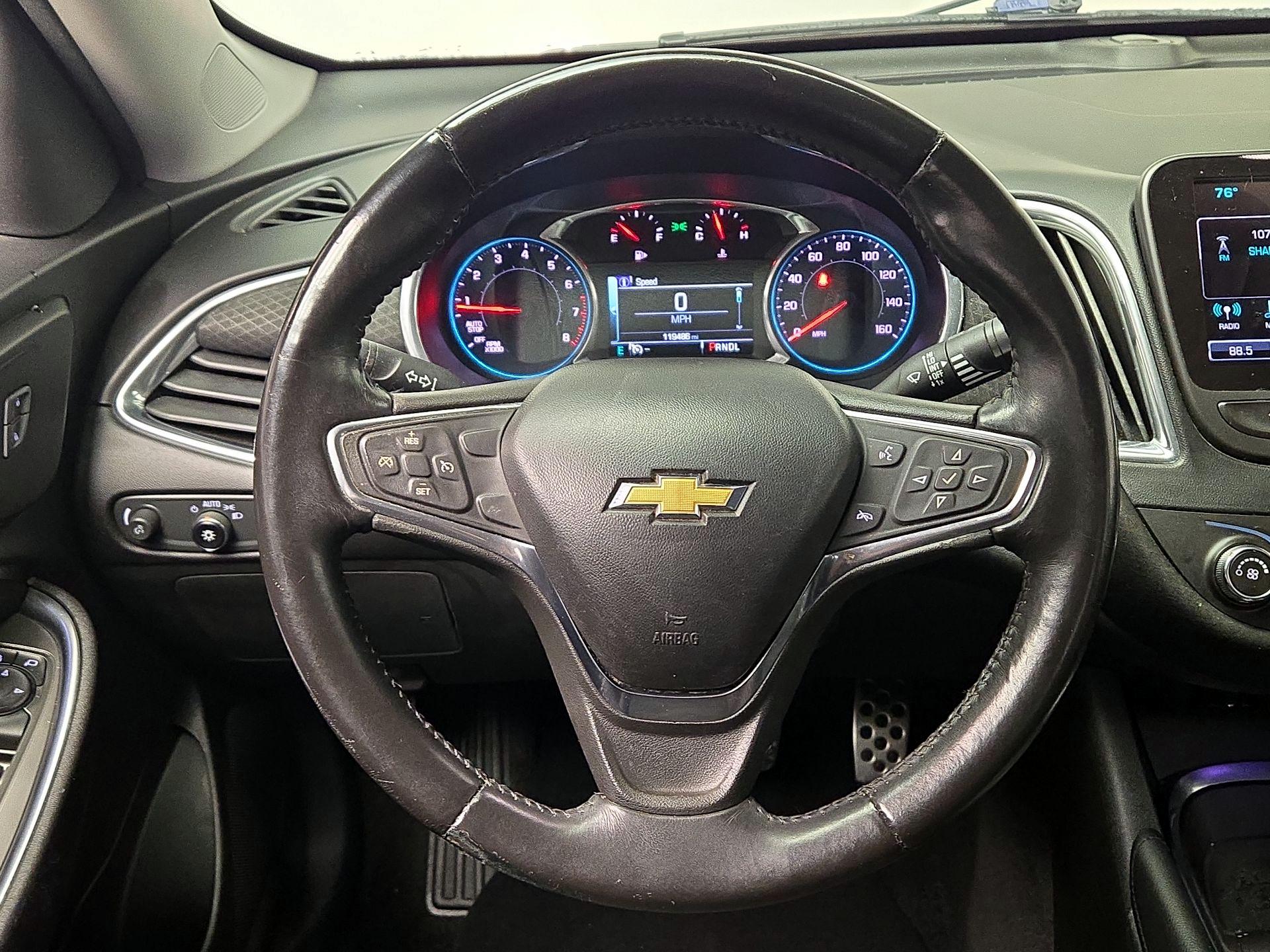 Thumbnail: 2016 Chevrolet Malibu - 10