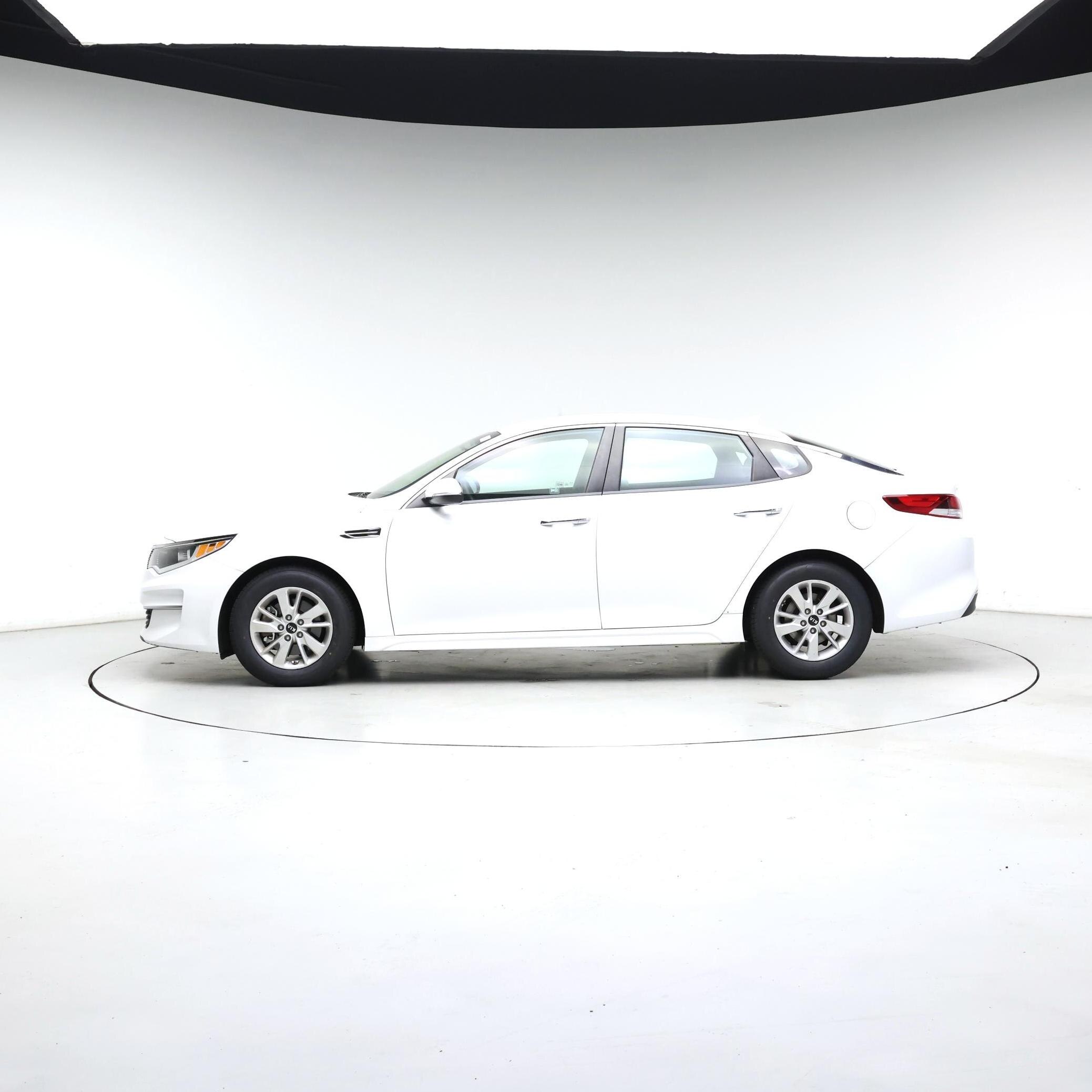 Thumbnail: 2017 Kia Optima - 3