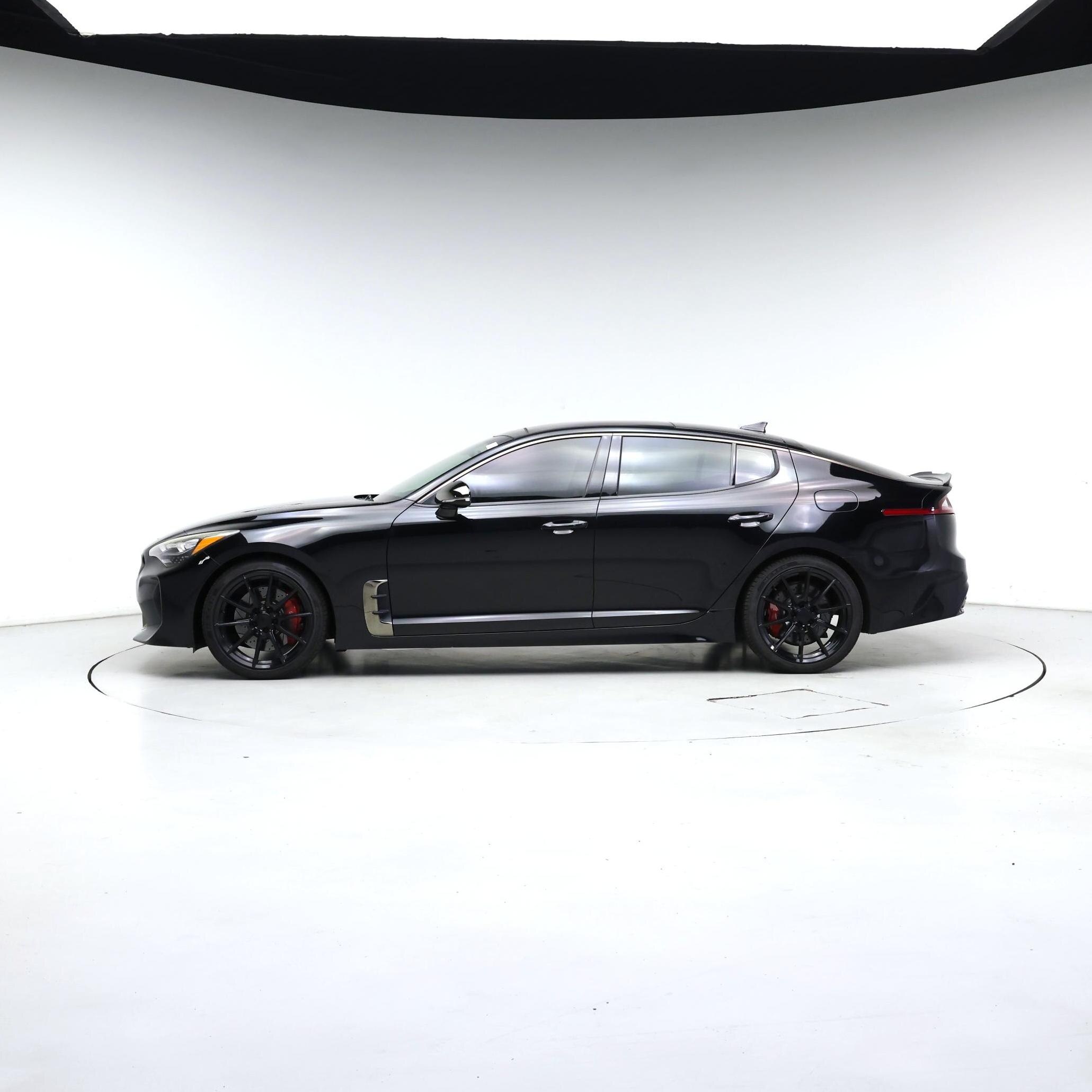 Thumbnail: 2018 Kia Stinger - 3