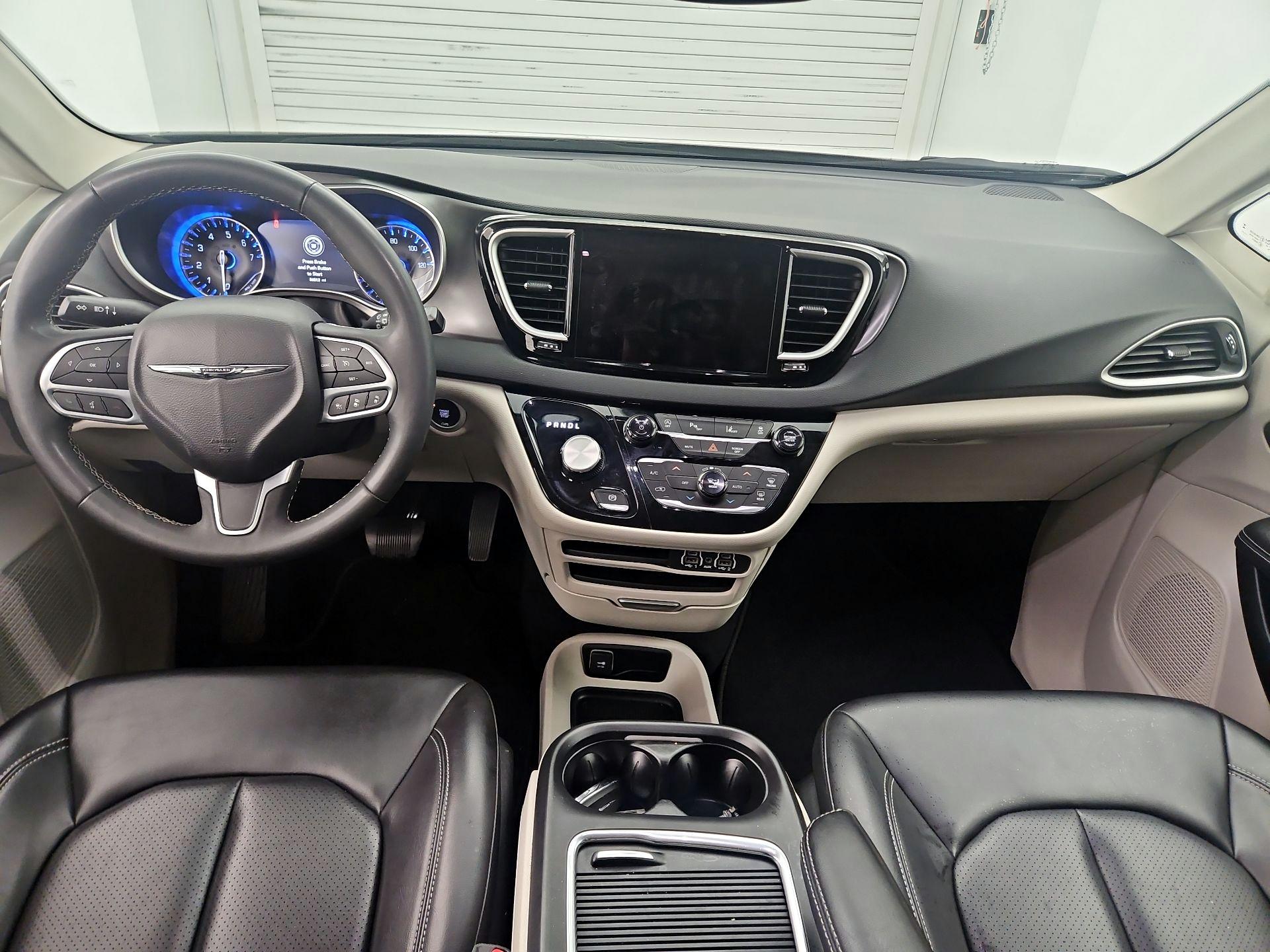 Thumbnail: 2023 Chrysler Pacifica - 9