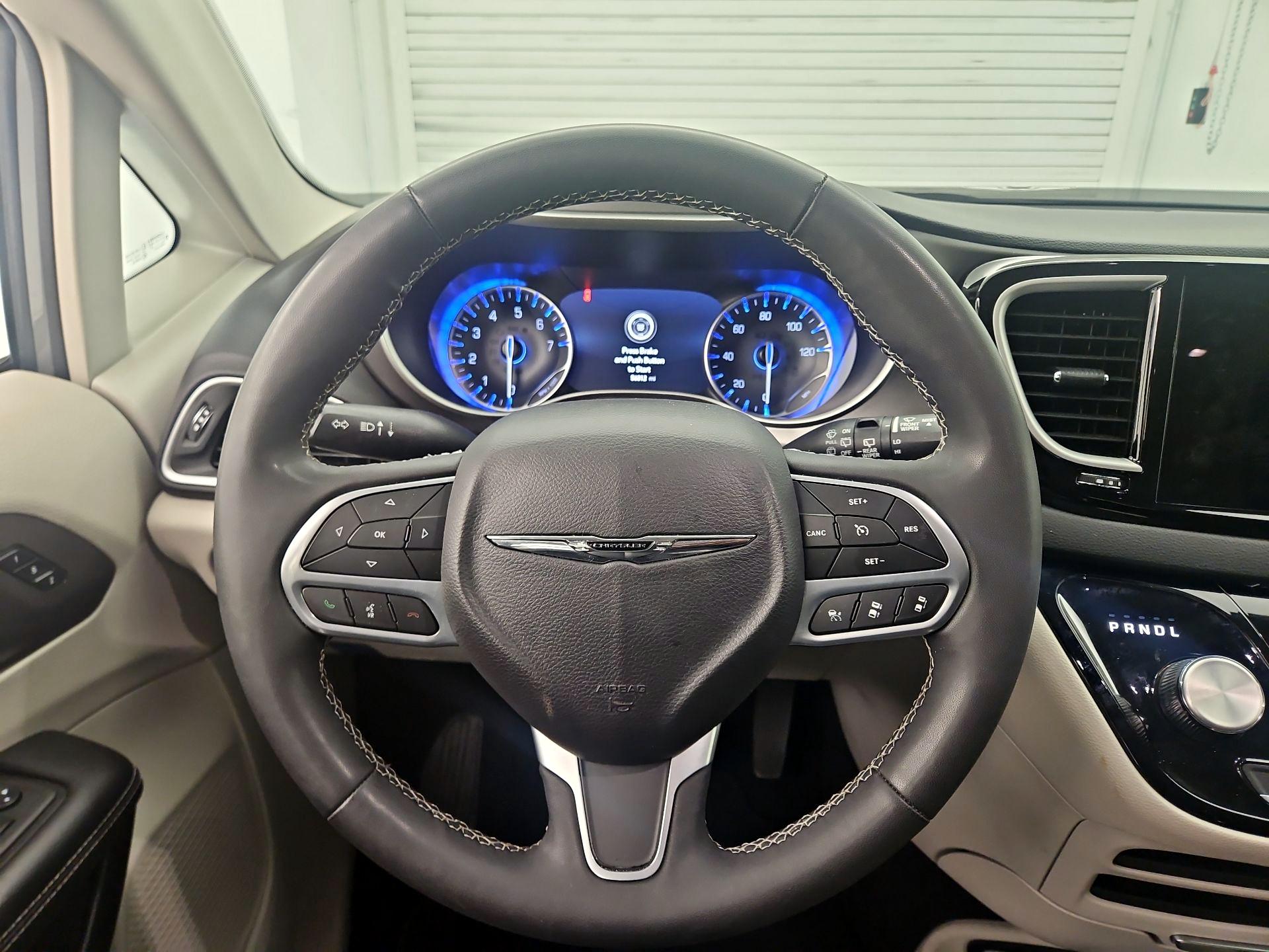 Thumbnail: 2023 Chrysler Pacifica - 10