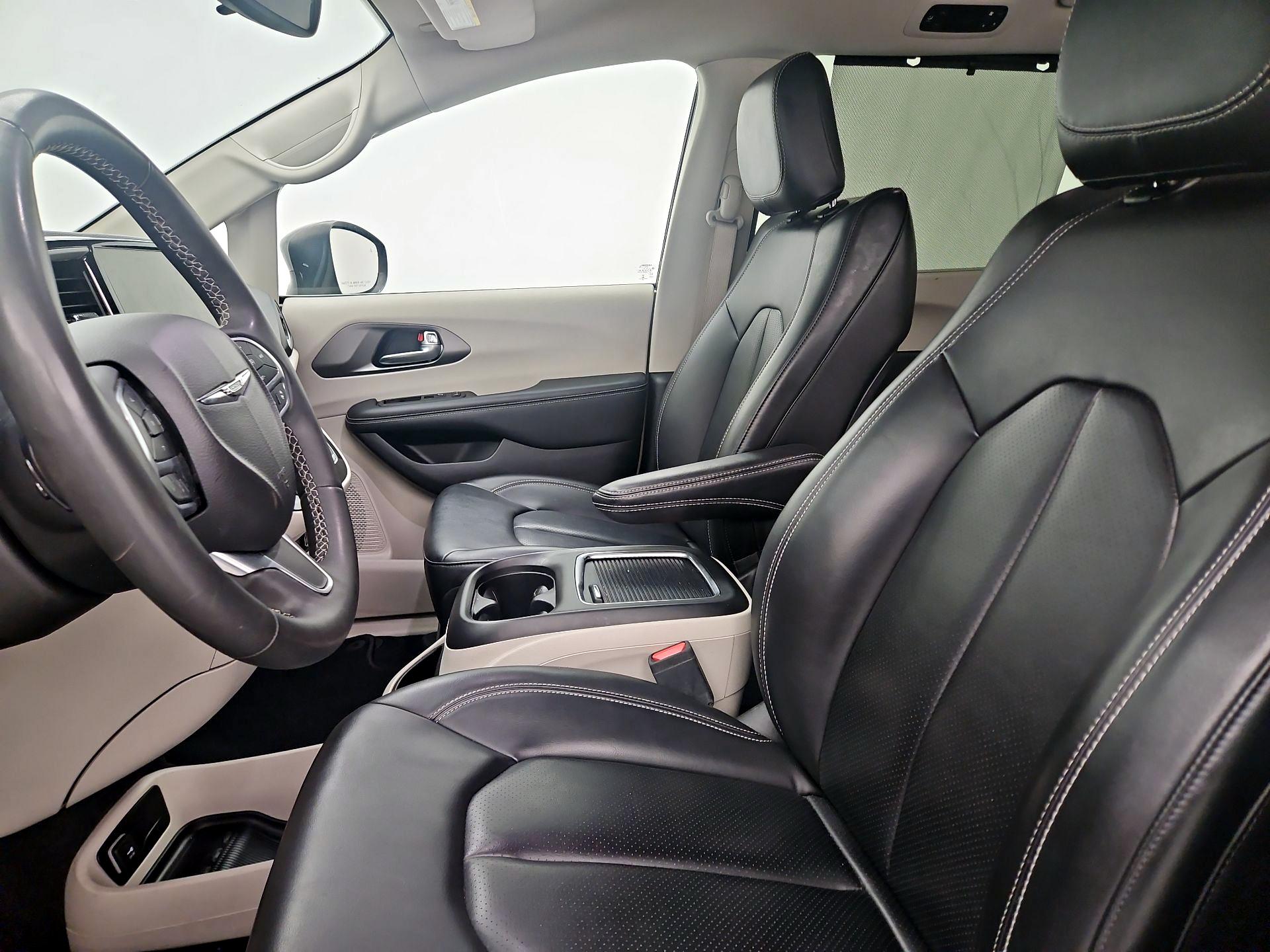 Thumbnail: 2023 Chrysler Pacifica - 11