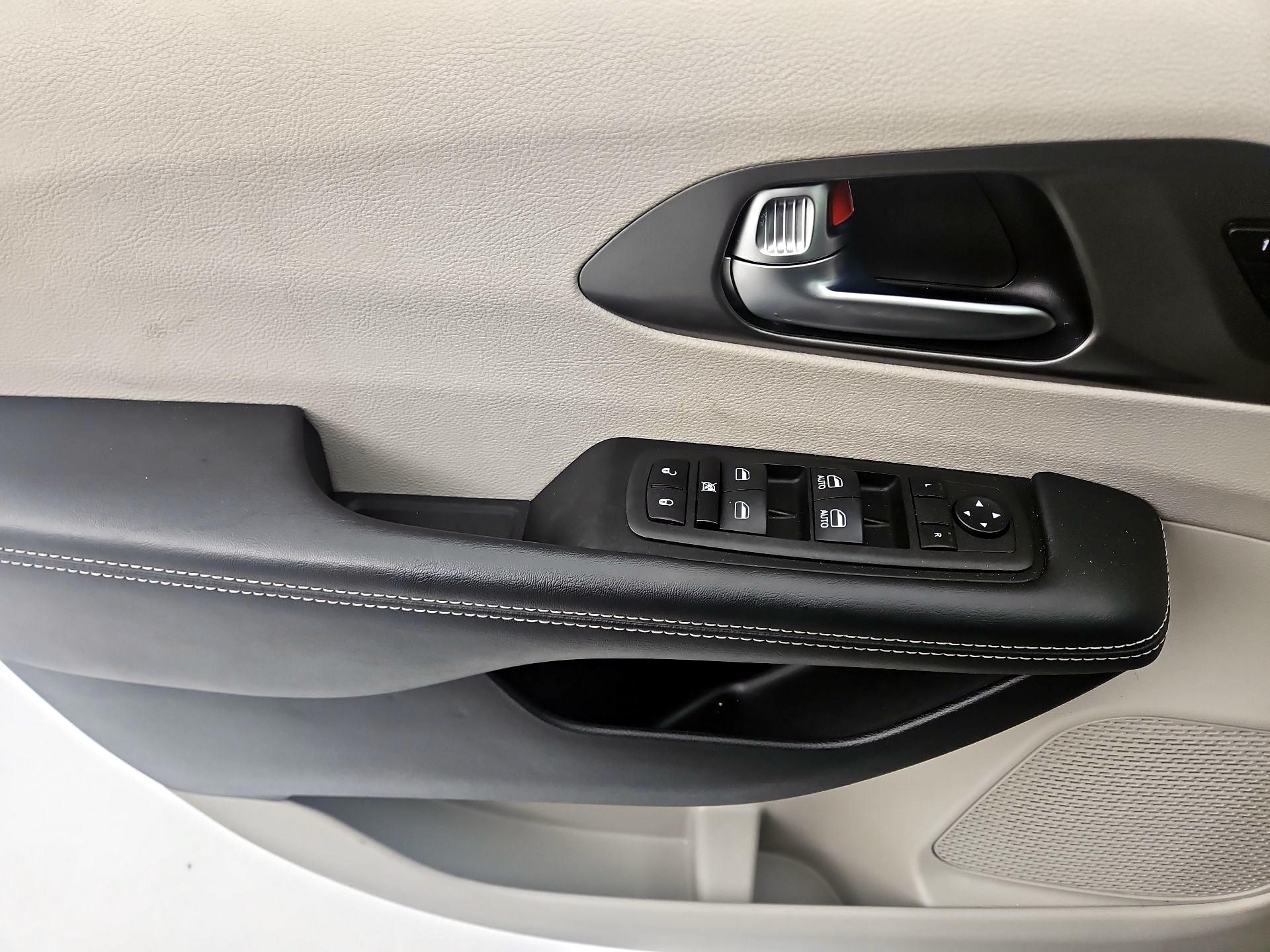 Thumbnail: 2023 Chrysler Pacifica - 12