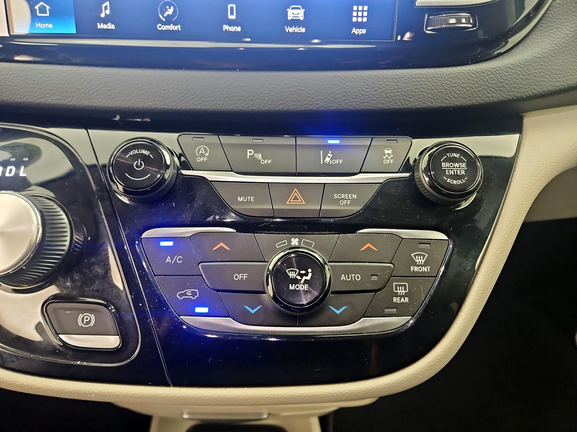 Thumbnail: 2023 Chrysler Pacifica - 16