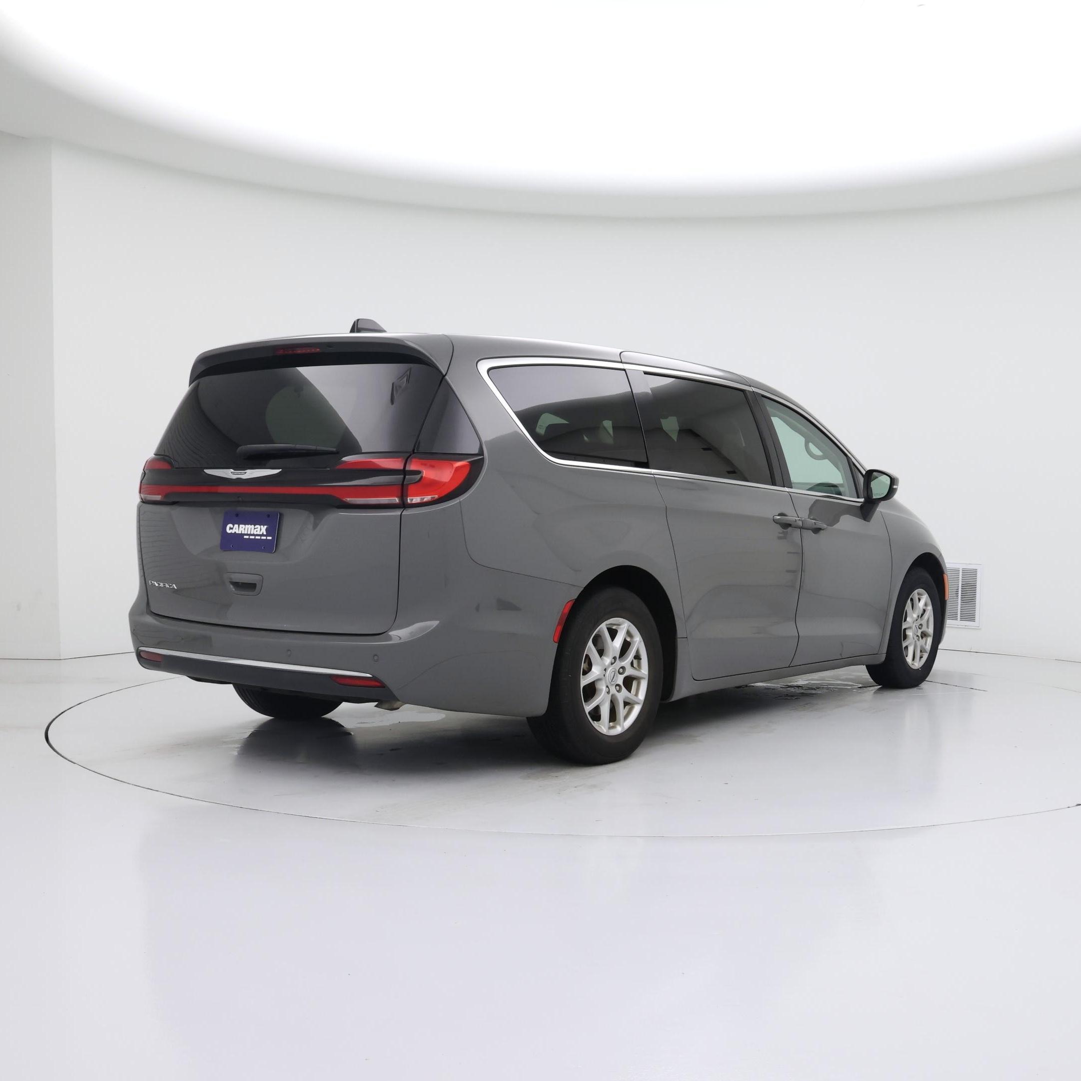 Thumbnail: 2023 Chrysler Pacifica - 8
