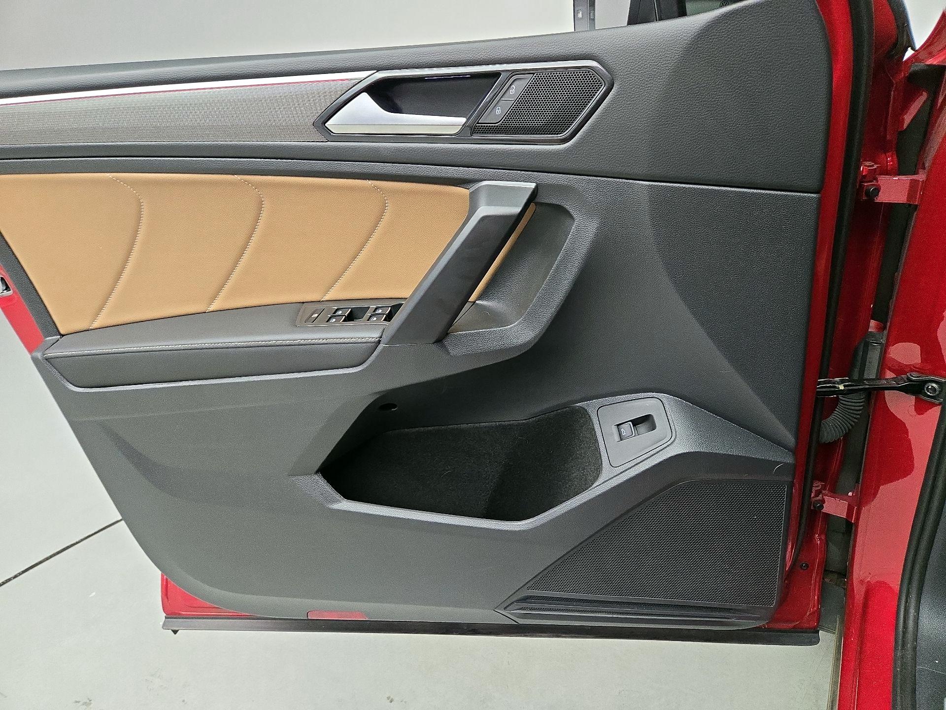 Thumbnail: 2024 Volkswagen Tiguan - 12