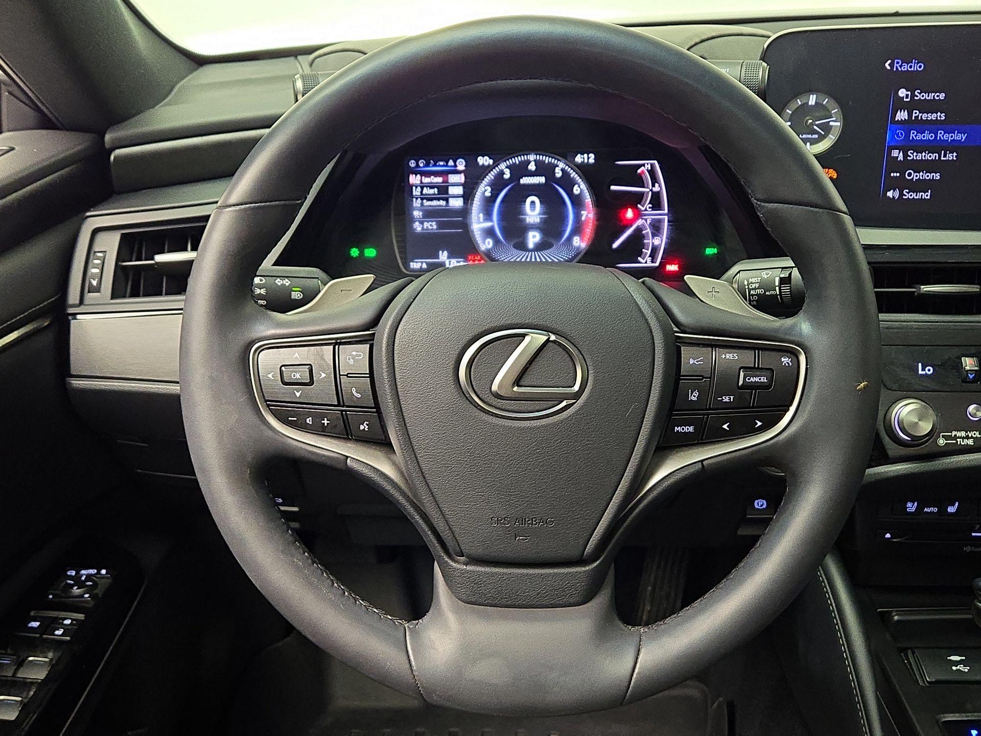 Thumbnail: 2022 Lexus ES - 10