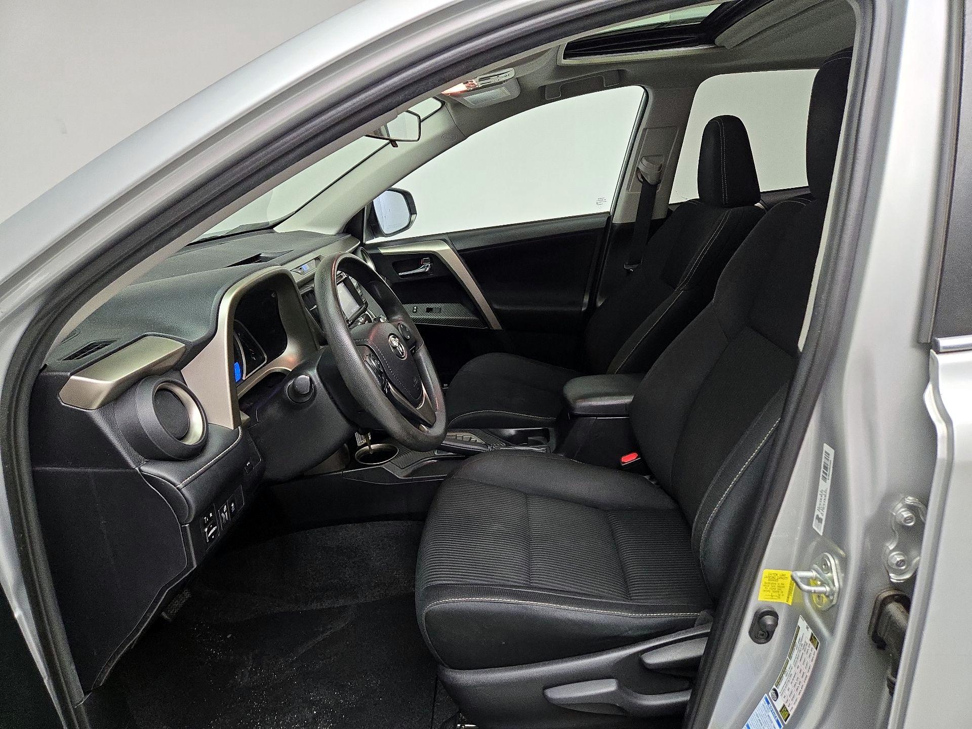 Thumbnail: 2015 Toyota RAV4 - 11