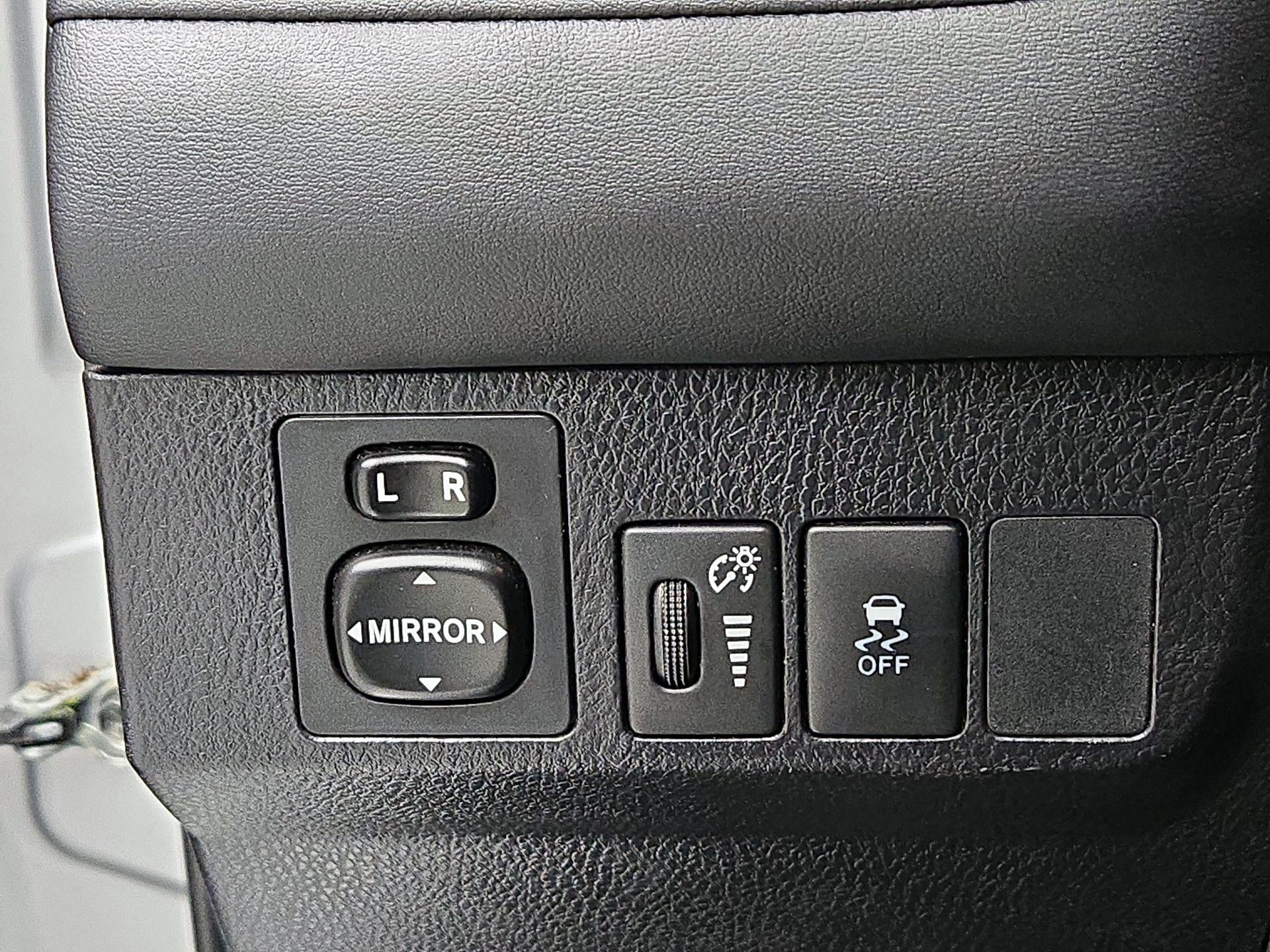 Thumbnail: 2015 Toyota RAV4 - 13