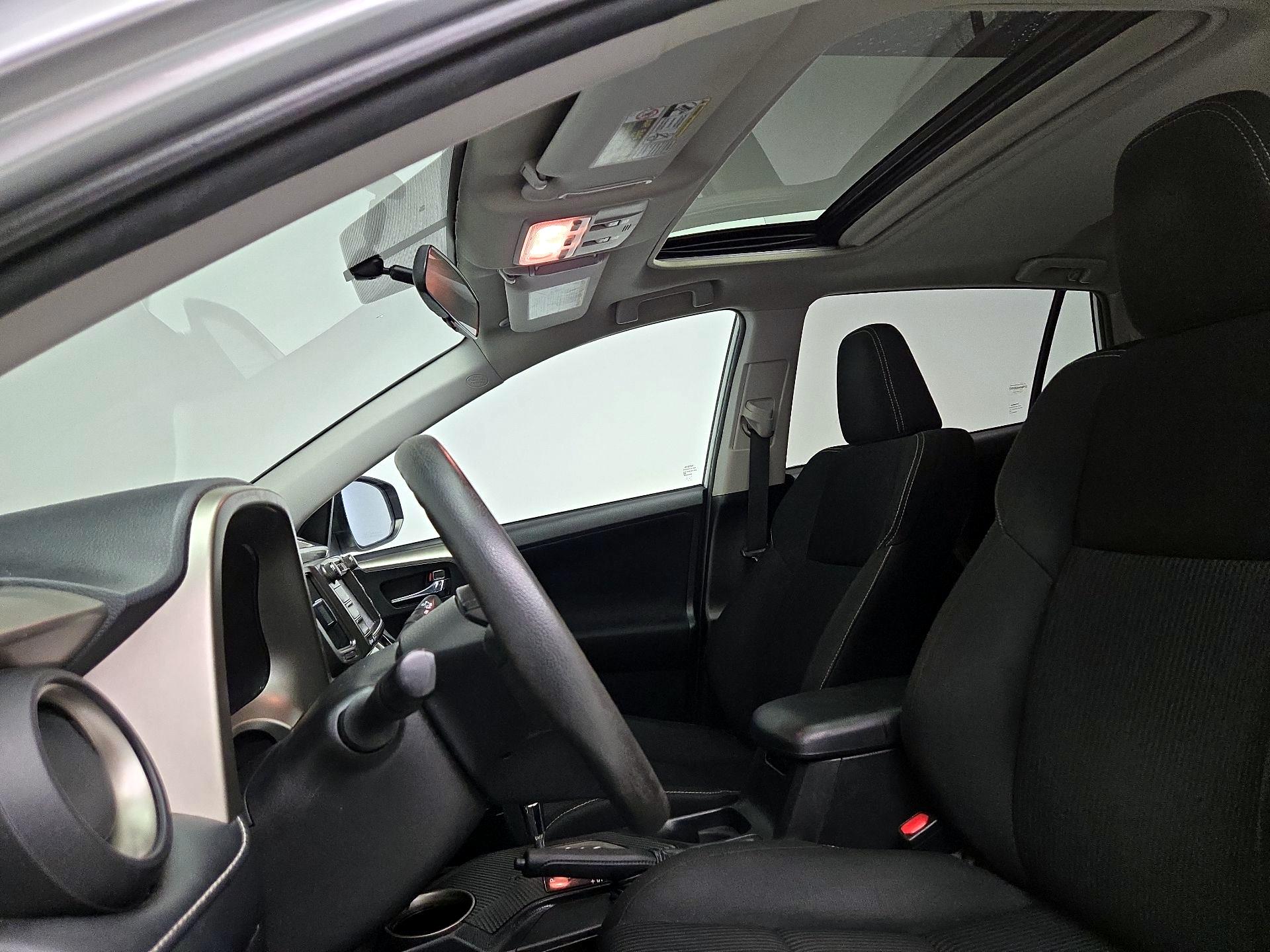 Thumbnail: 2015 Toyota RAV4 - 19