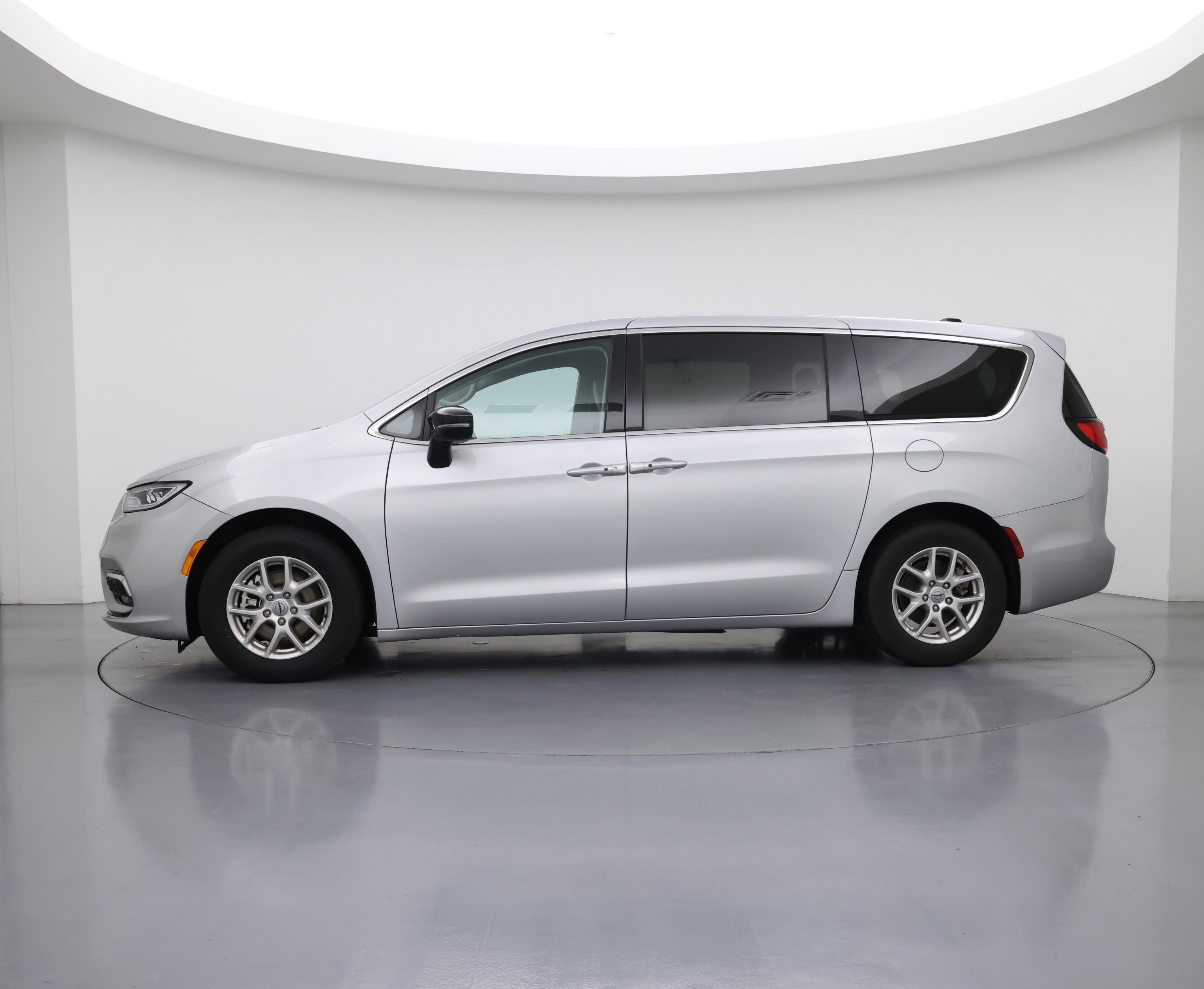Thumbnail: 2024 Chrysler Pacifica - 3