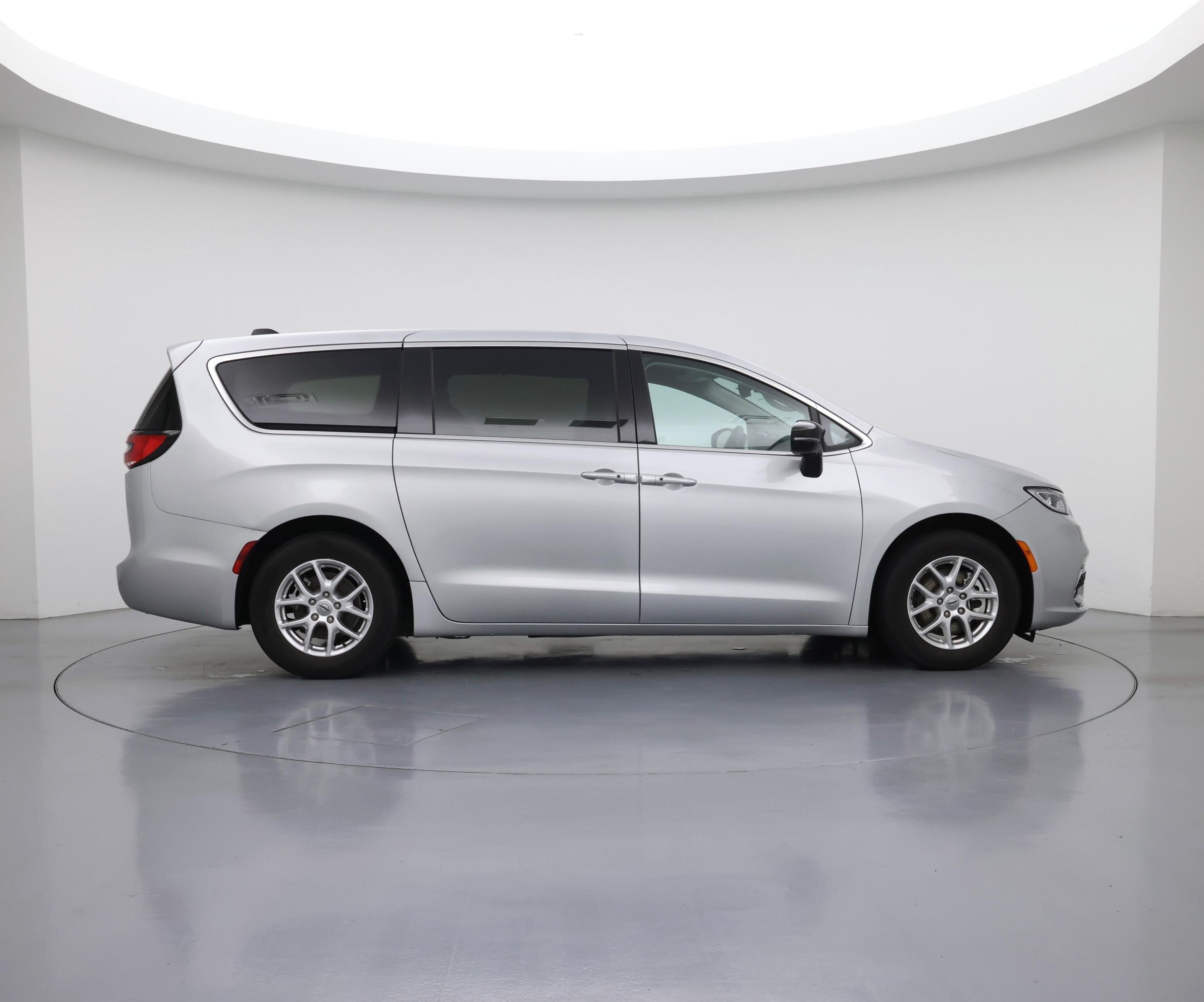 Thumbnail: 2024 Chrysler Pacifica - 7