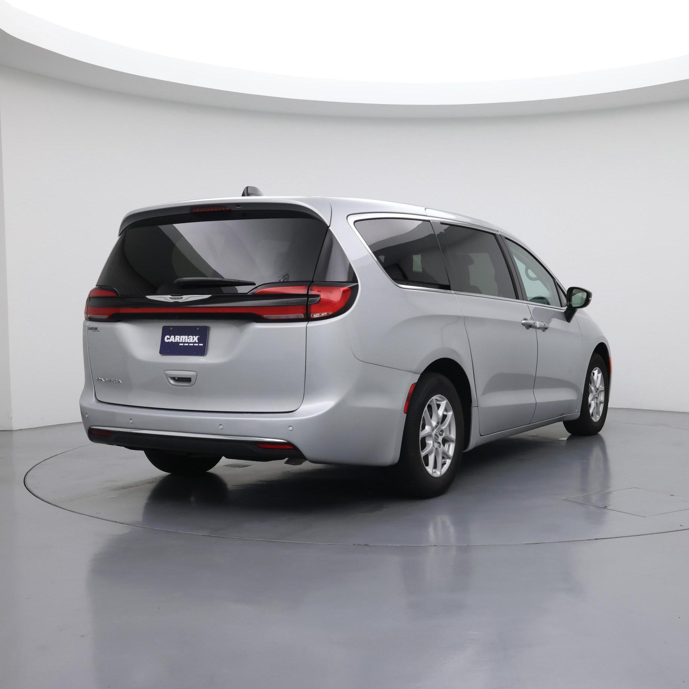 Thumbnail: 2024 Chrysler Pacifica - 8