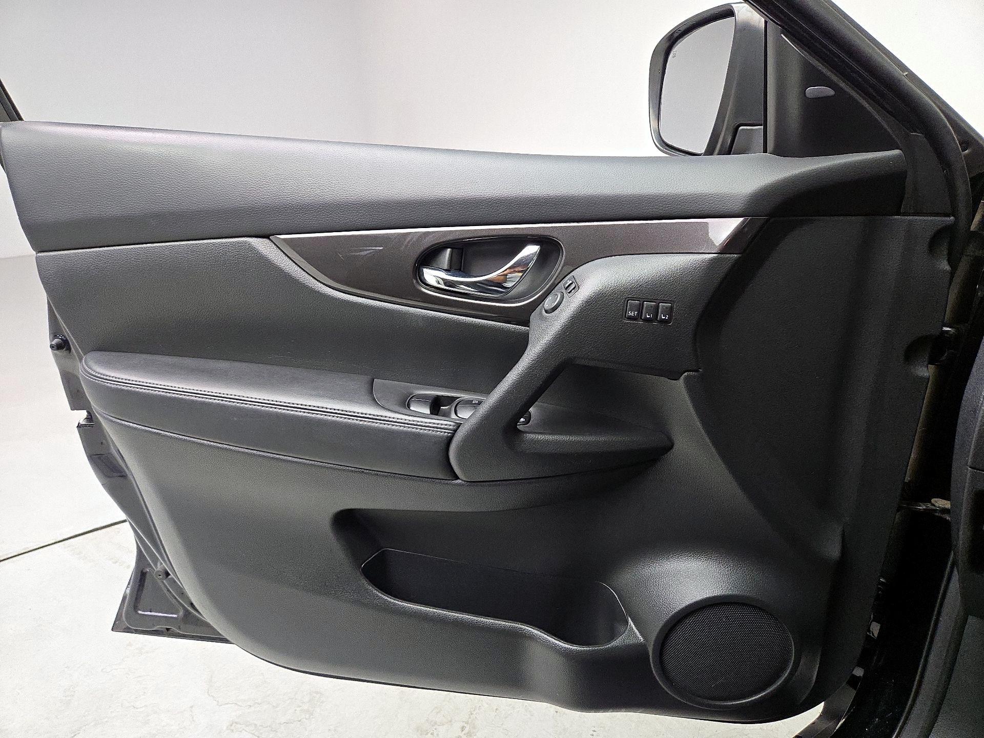 Thumbnail: 2019 Nissan Rogue - 12