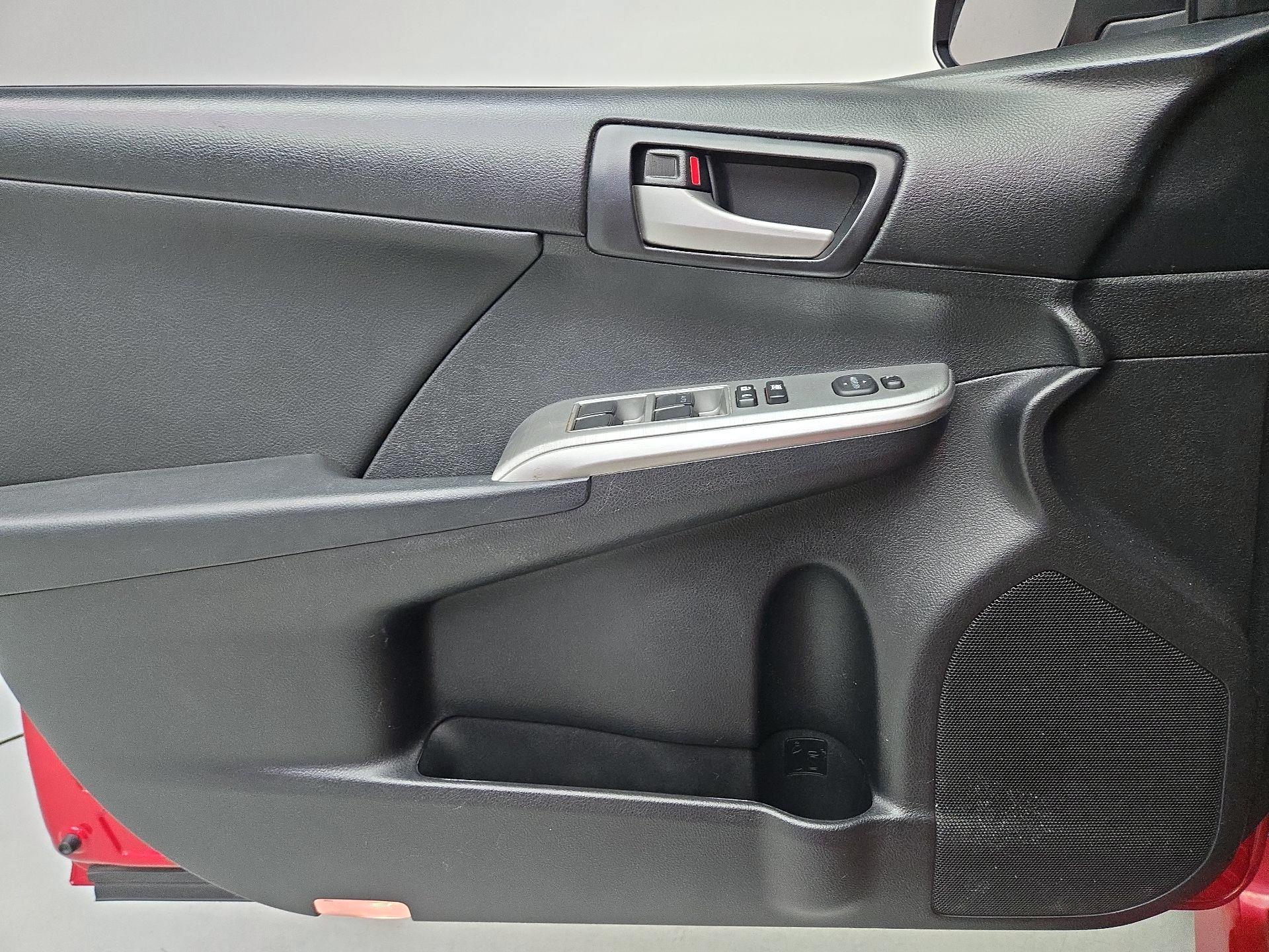 Thumbnail: 2014 Toyota Camry - 12