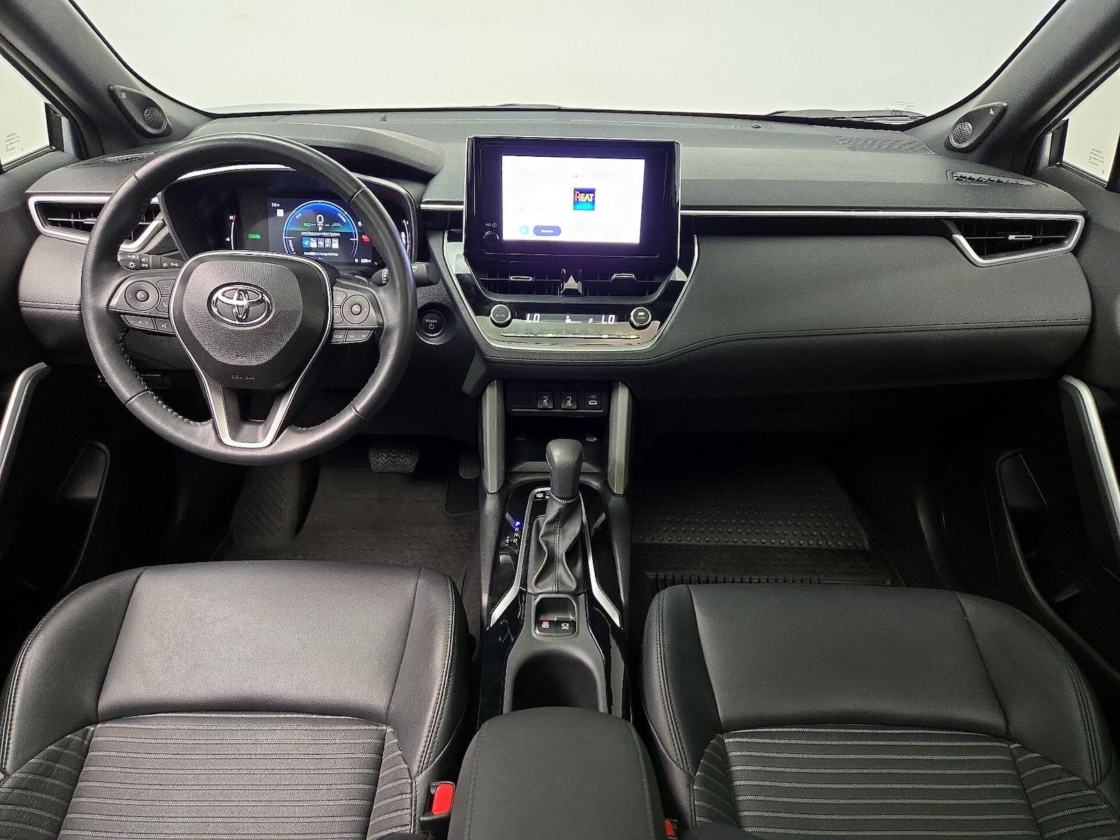 2025 Toyota Corolla Cross XSE - Photo 10