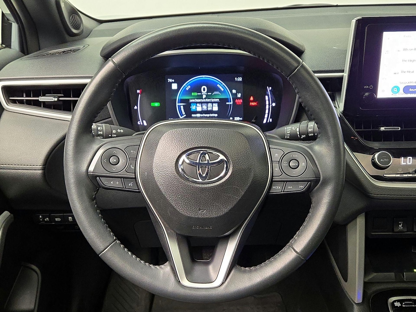 2025 Toyota Corolla Cross XSE - Photo 11