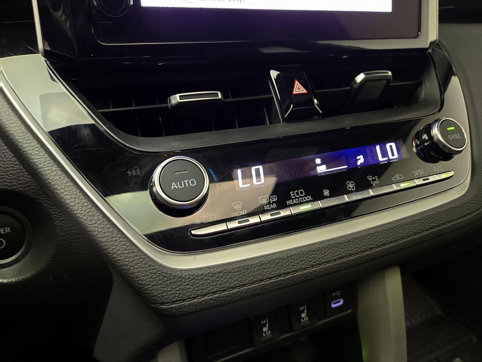 2025 Toyota Corolla Cross XSE - Photo 17