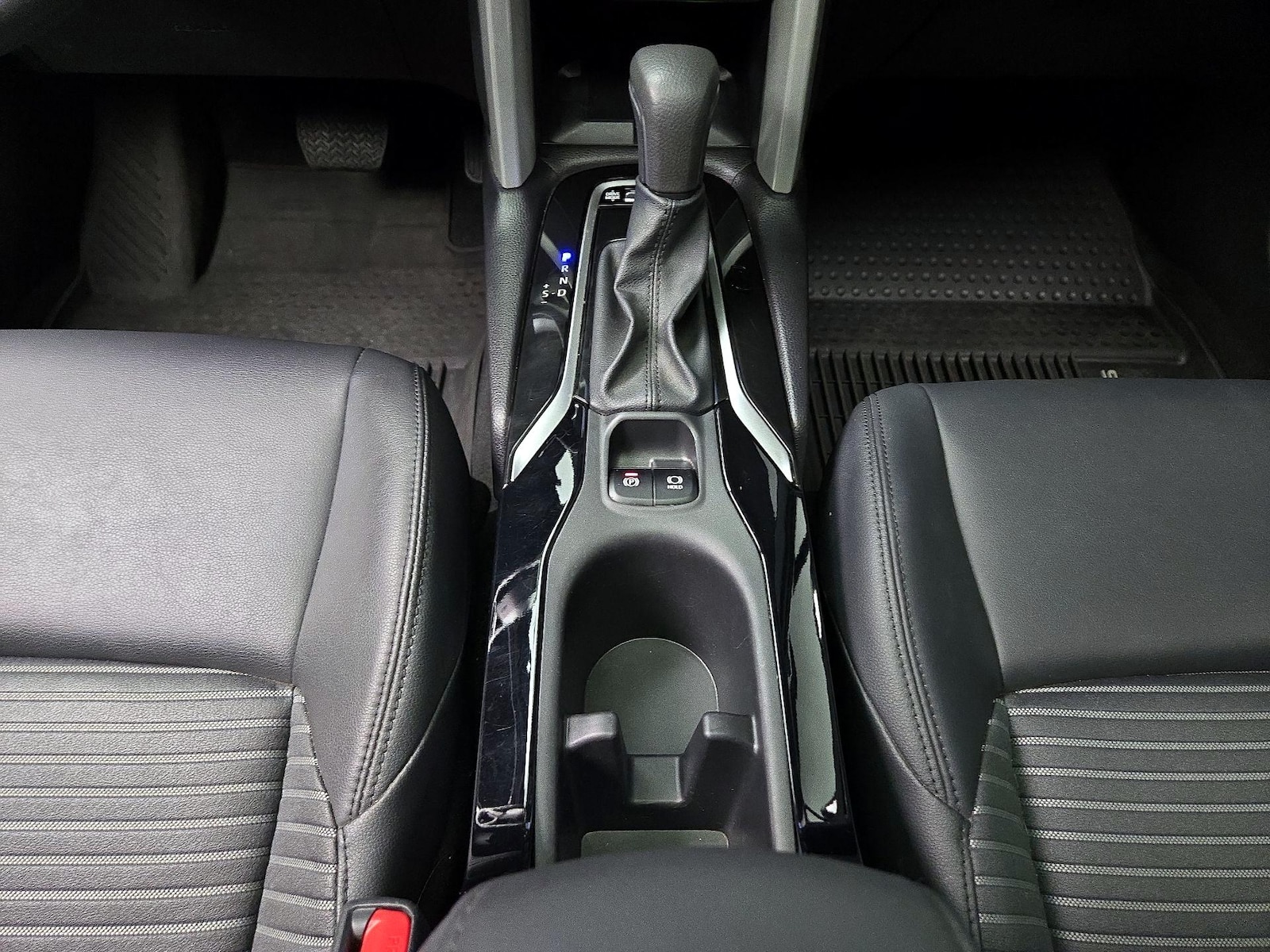 2025 Toyota Corolla Cross XSE - Photo 18