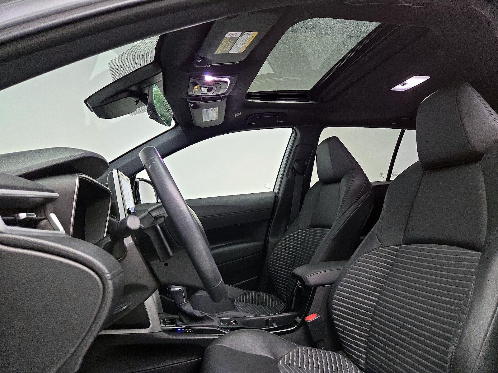 2025 Toyota Corolla Cross XSE - Photo 20