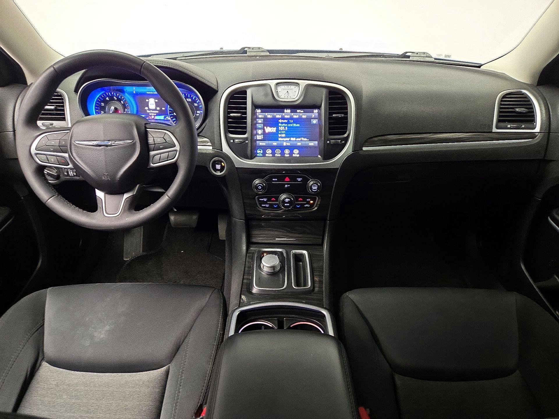 Thumbnail: 2022 Chrysler 300 - 9