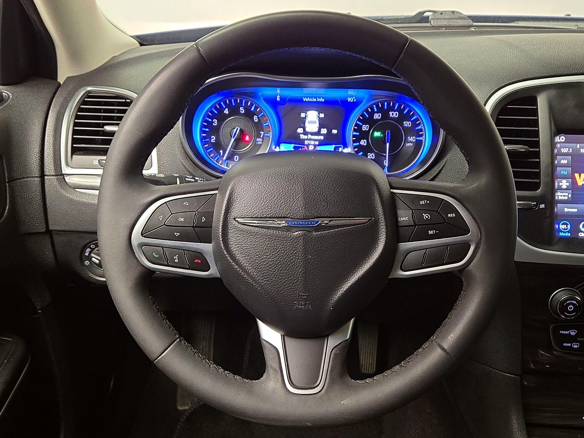 Thumbnail: 2022 Chrysler 300 - 10