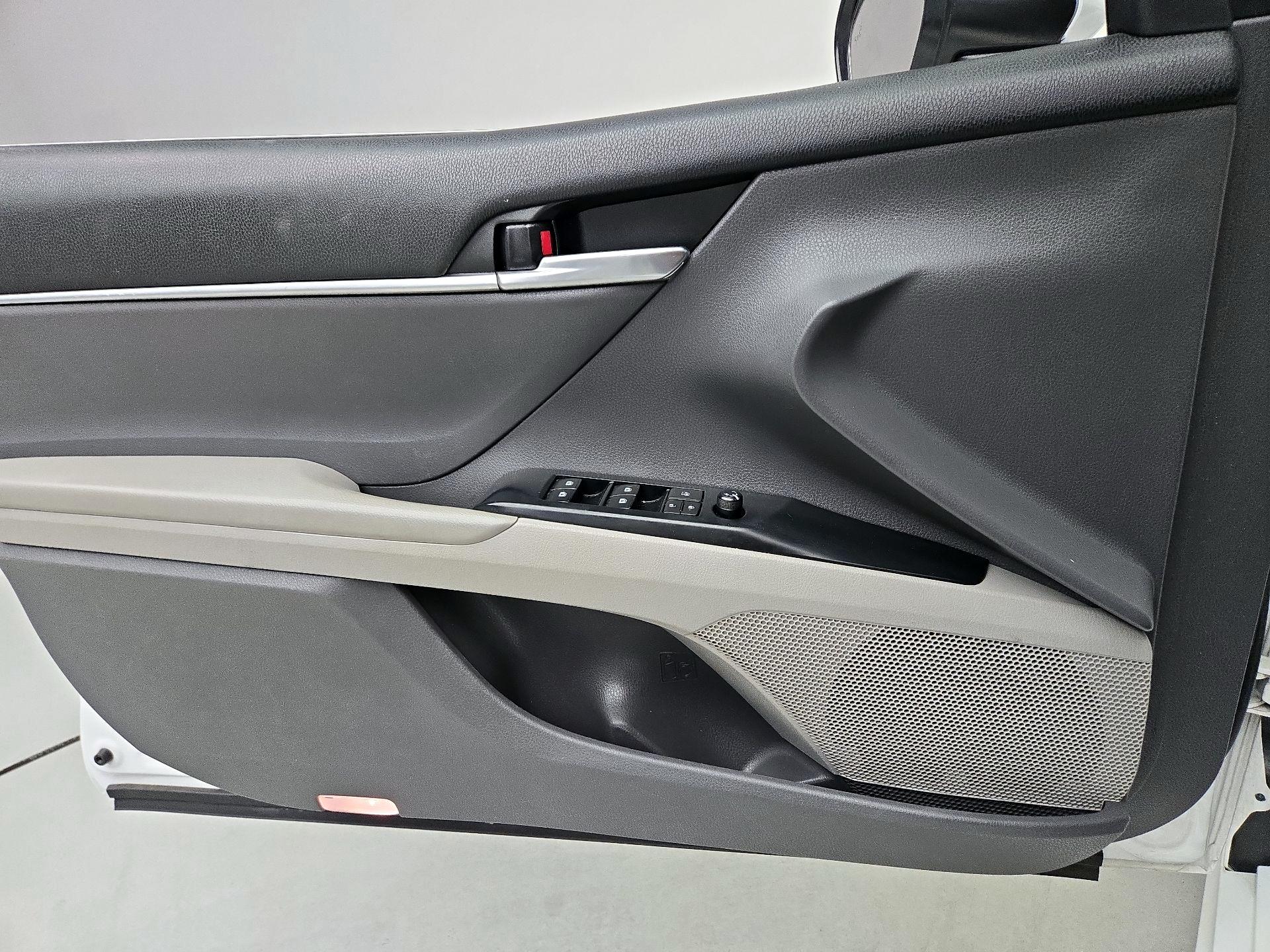 Thumbnail: 2018 Toyota Camry - 12
