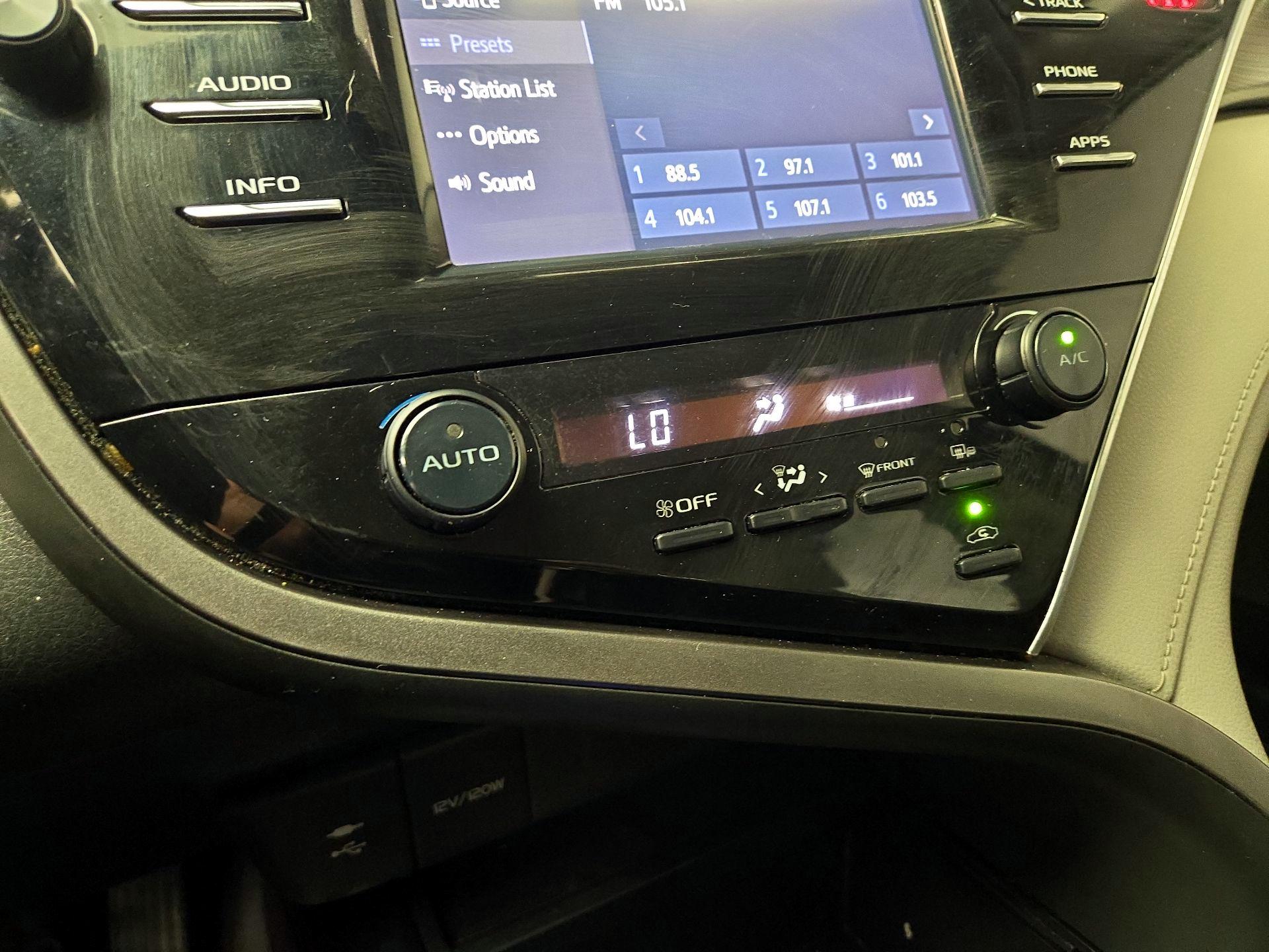 Thumbnail: 2018 Toyota Camry - 16