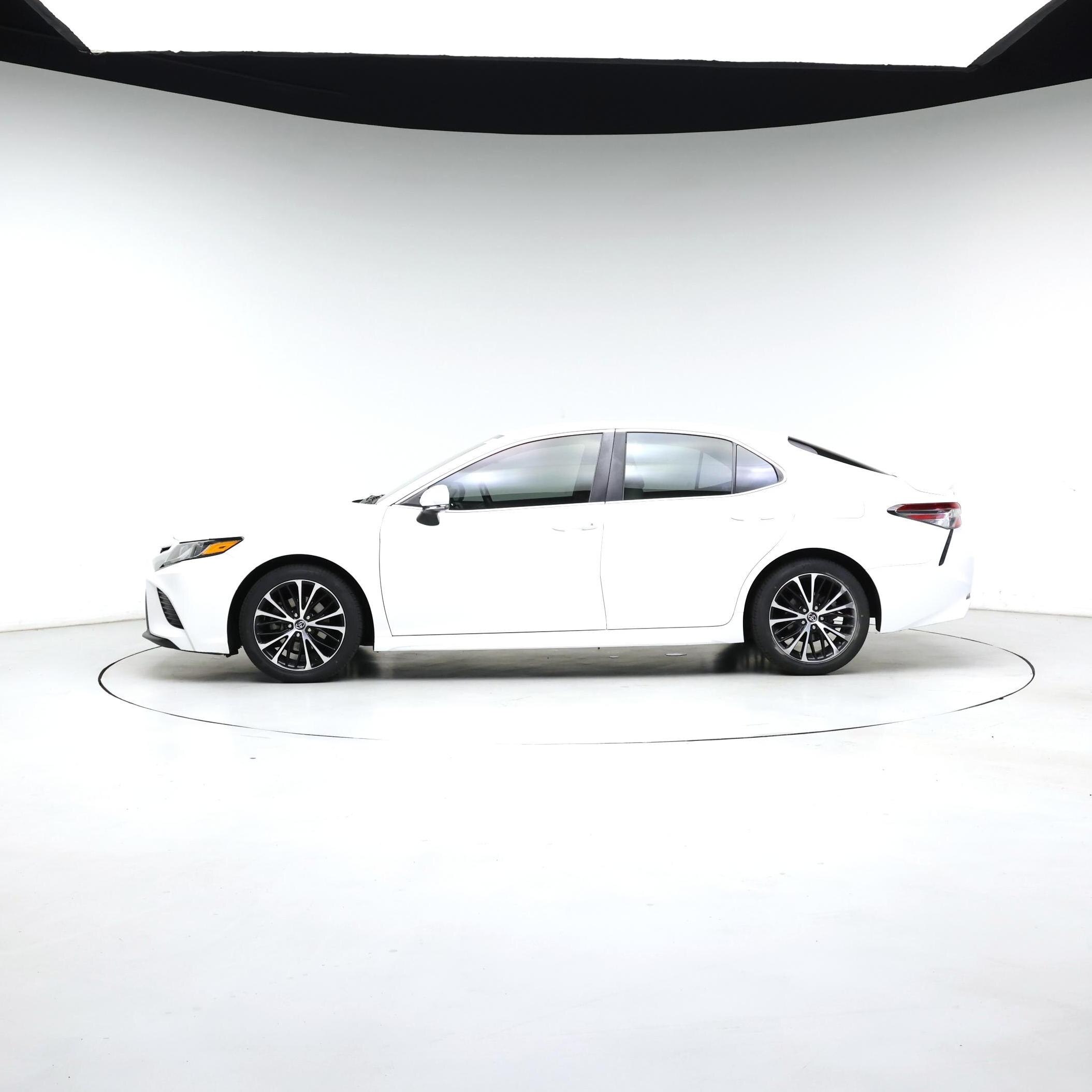 Thumbnail: 2018 Toyota Camry - 3