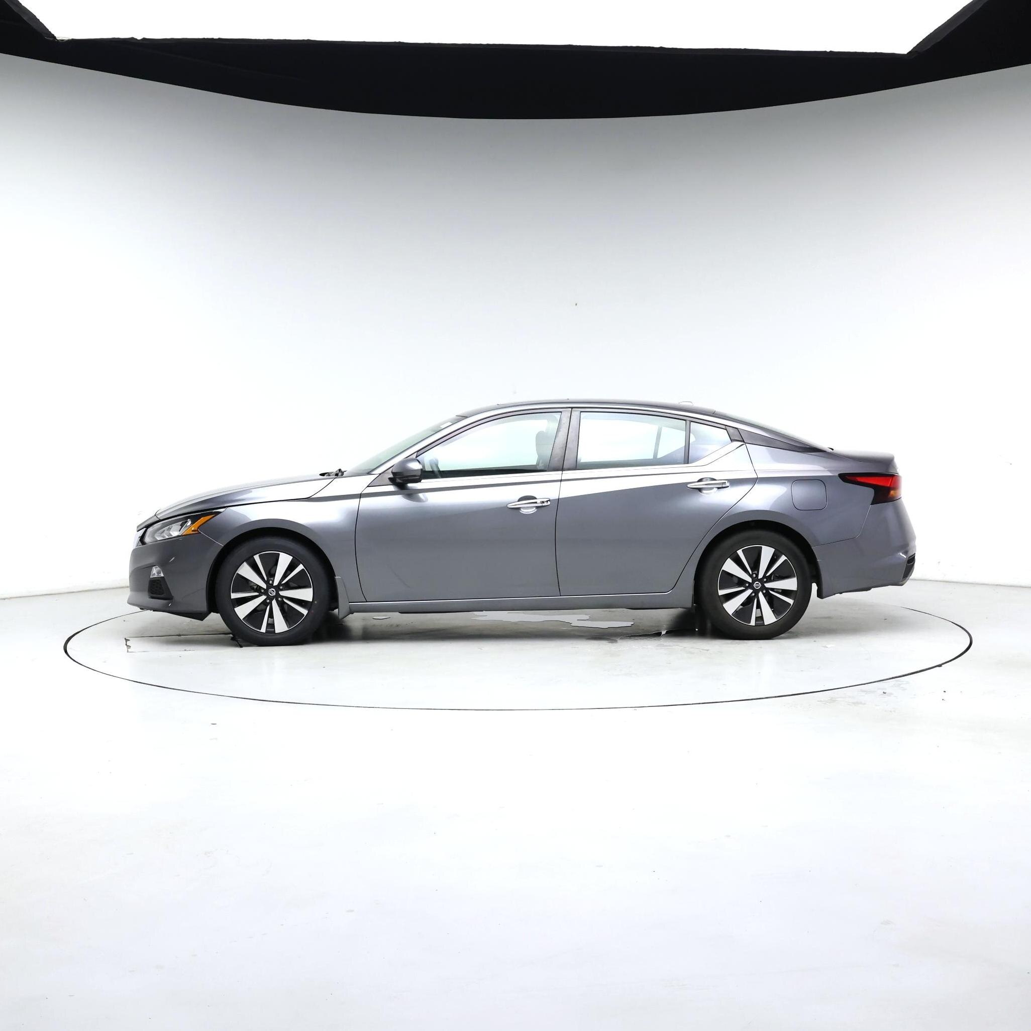 Thumbnail: 2021 Nissan Altima - 3