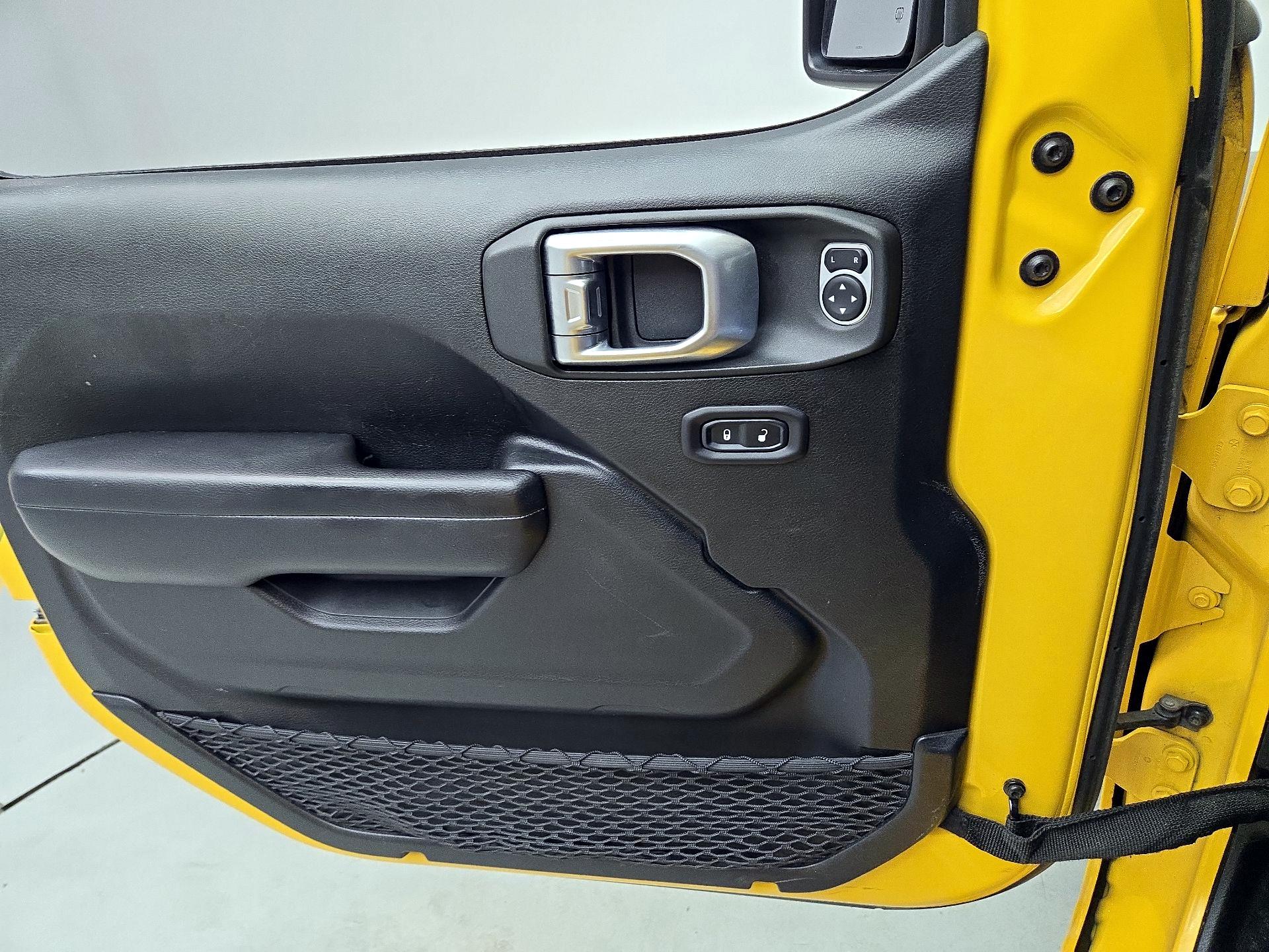 Thumbnail: 2019 Jeep Wrangler - 12