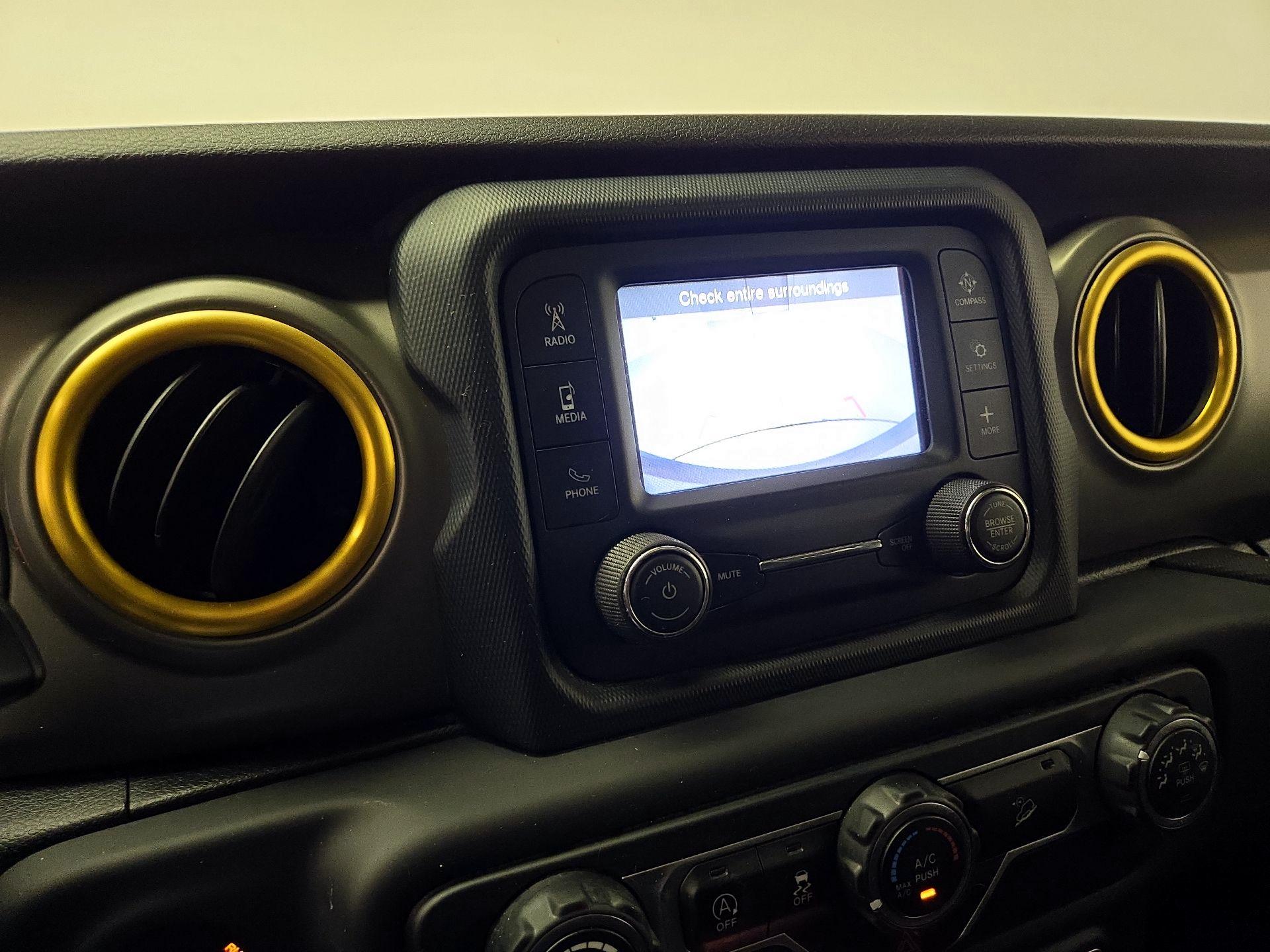 Thumbnail: 2019 Jeep Wrangler - 14