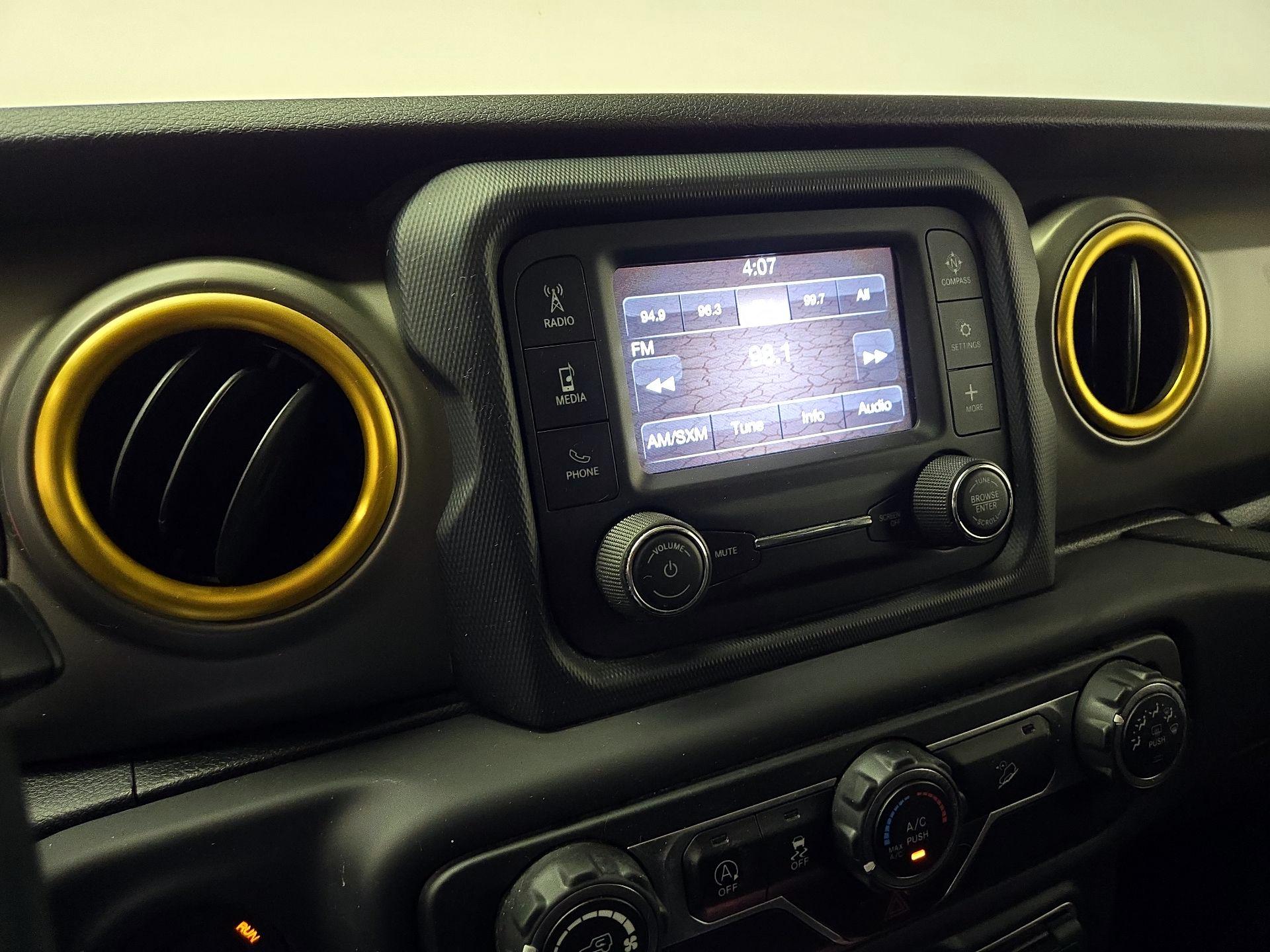Thumbnail: 2019 Jeep Wrangler - 15