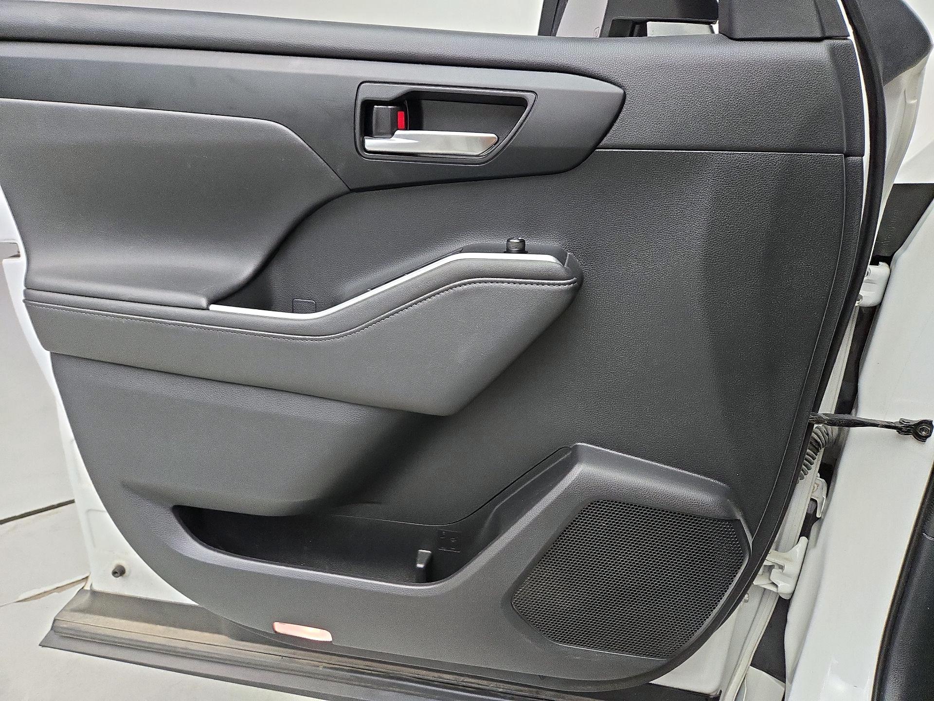 Thumbnail: 2020 Toyota Highlander - 12