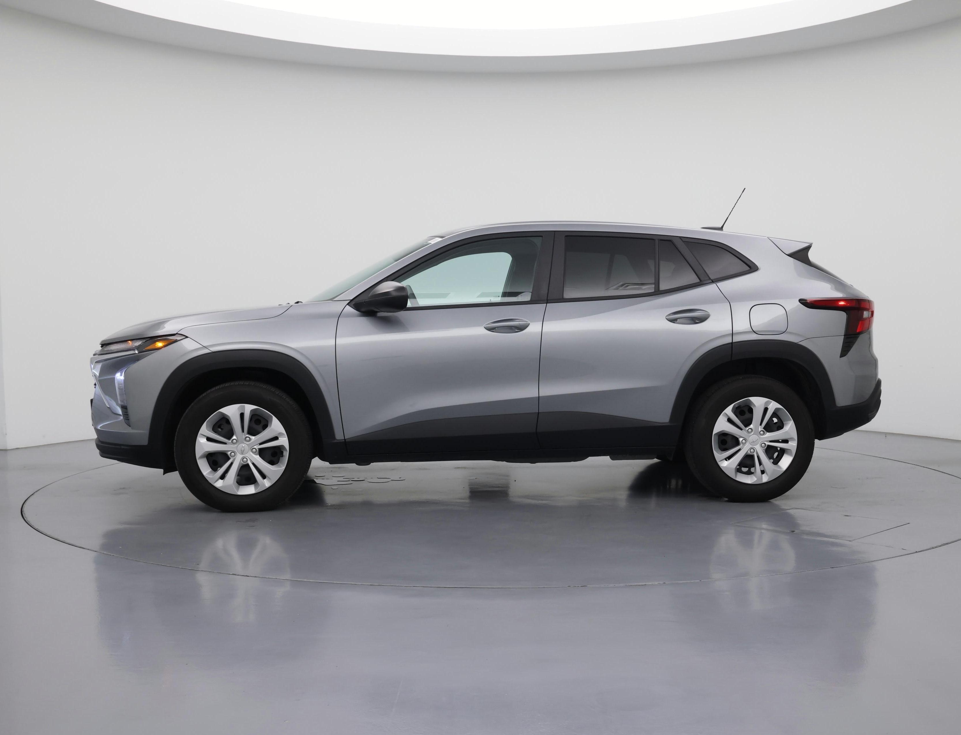 Thumbnail: 2024 Chevrolet Trax - 3