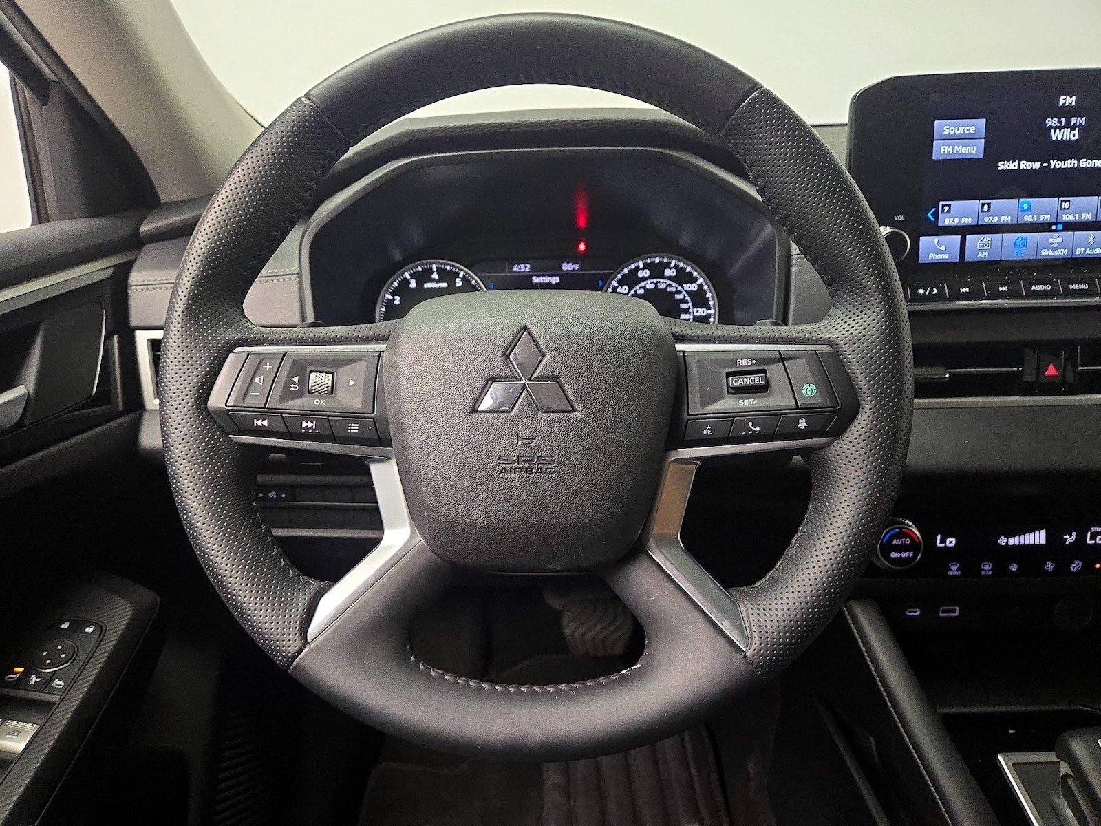 2024 Mitsubishi Outlander SE - Photo 11