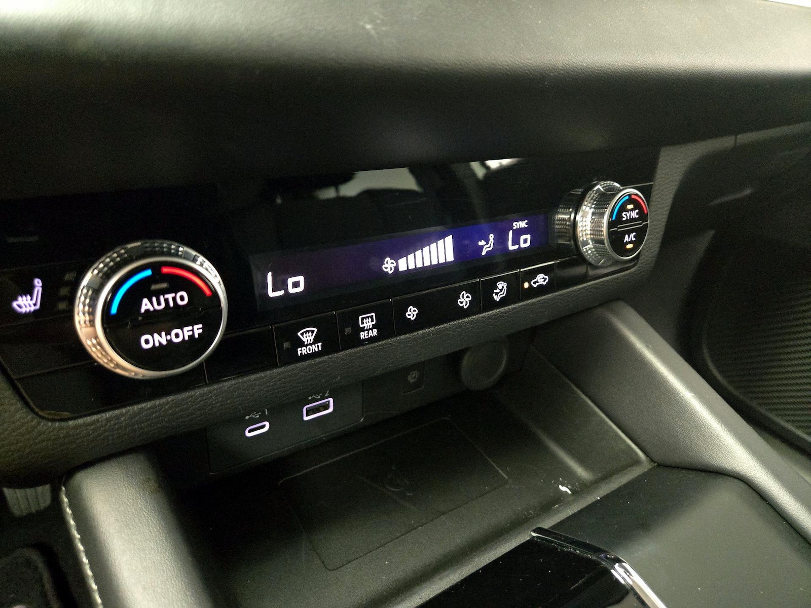 2024 Mitsubishi Outlander SE - Photo 18