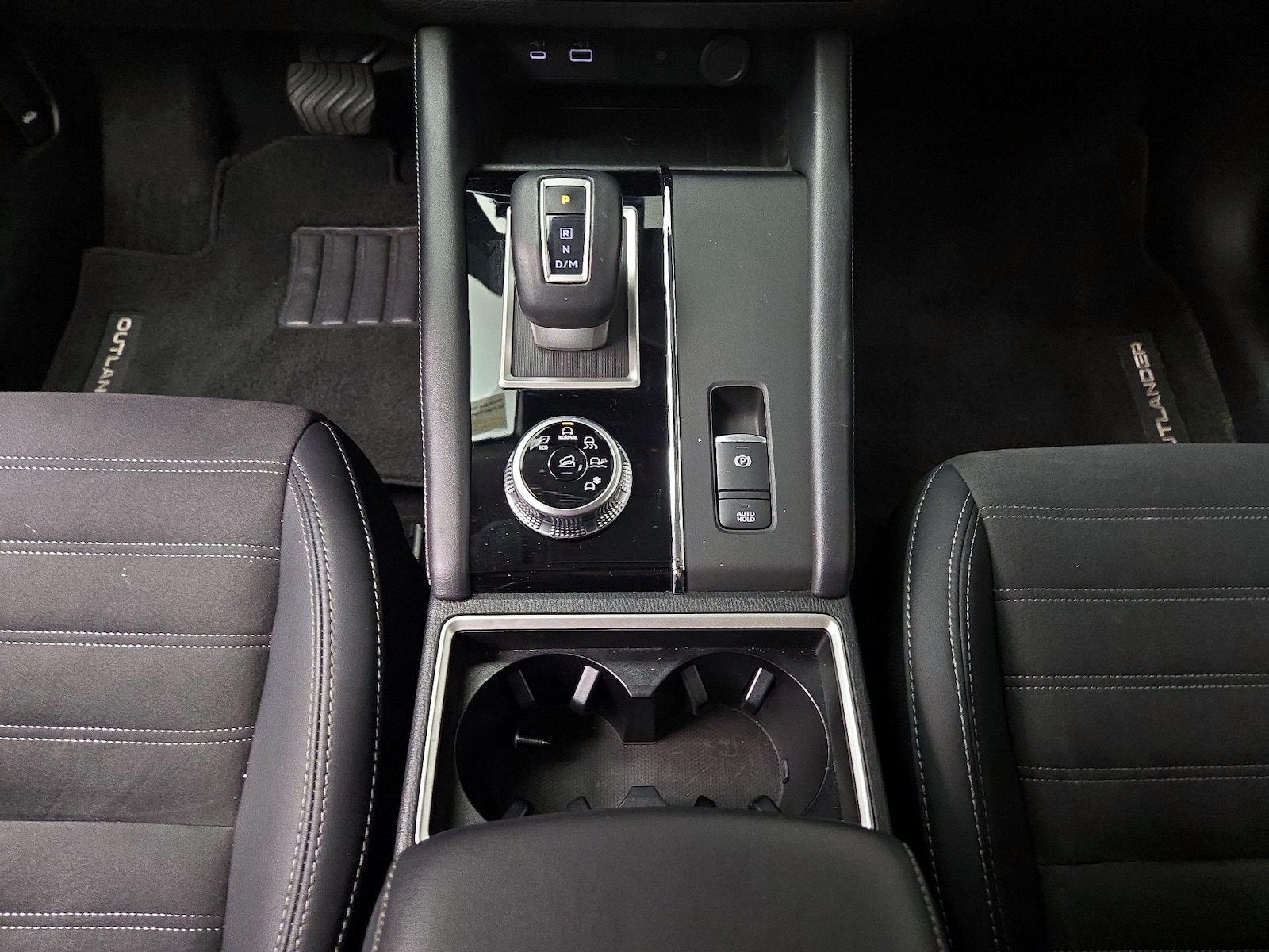 2024 Mitsubishi Outlander SE - Photo 19
