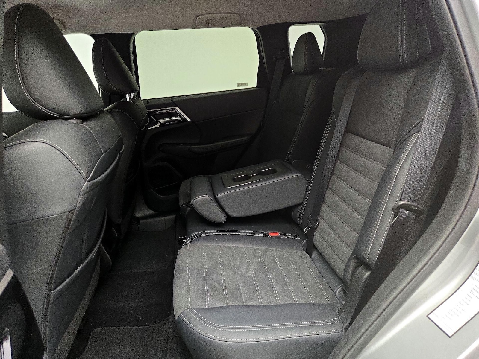 2024 Mitsubishi Outlander SE - Photo 21