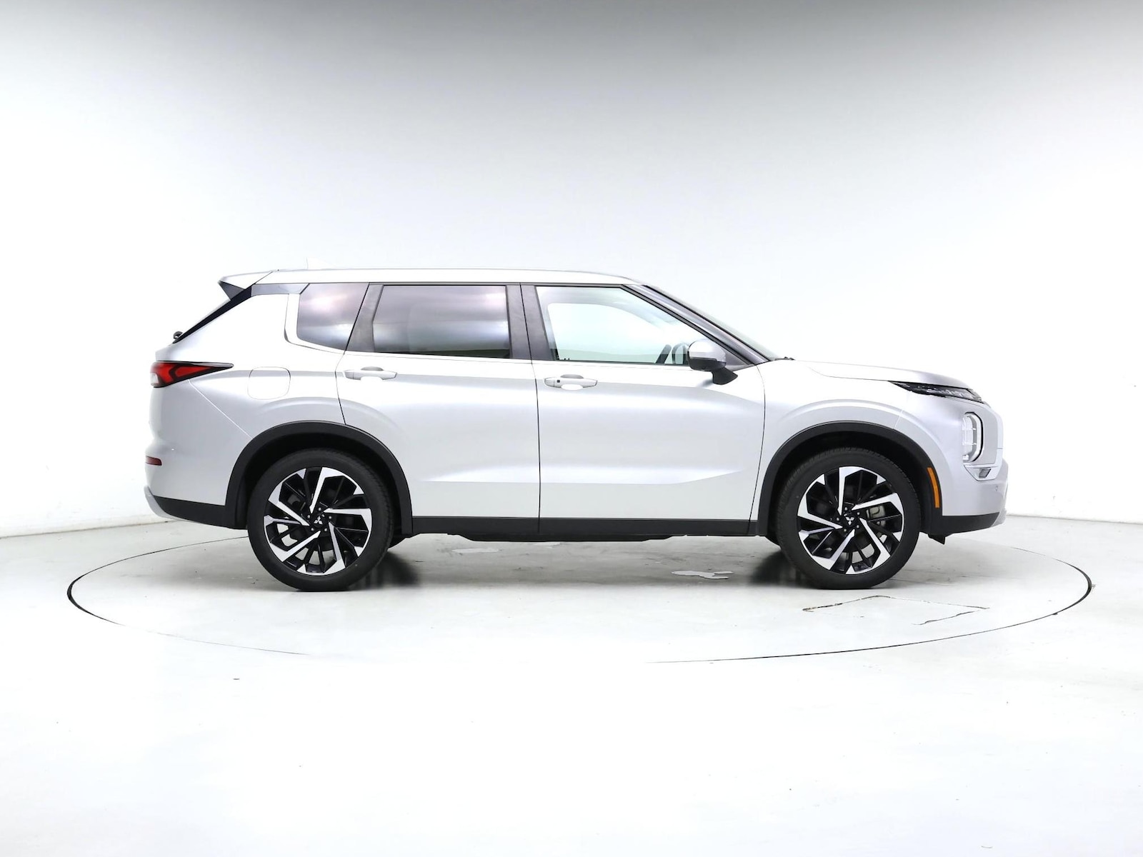 2024 Mitsubishi Outlander SE - Photo 8