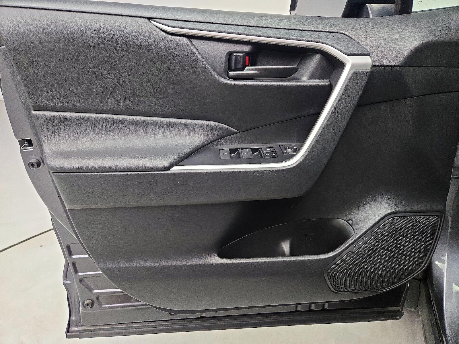 2025 Toyota RAV4 LE - Photo 13