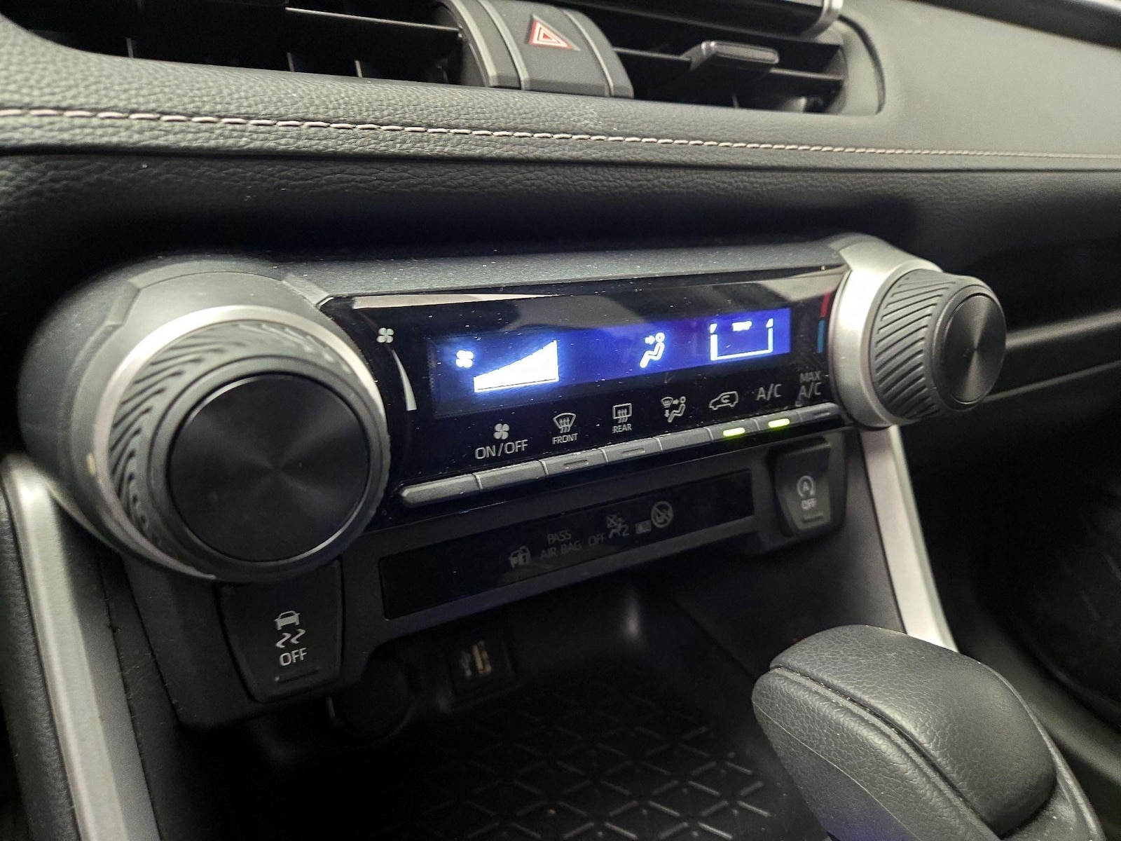 2025 Toyota RAV4 LE - Photo 17