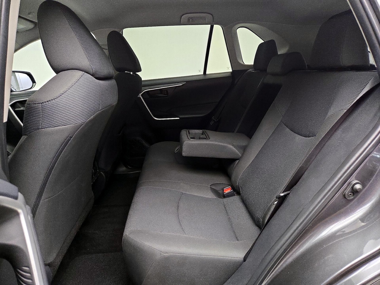 2025 Toyota RAV4 LE - Photo 20