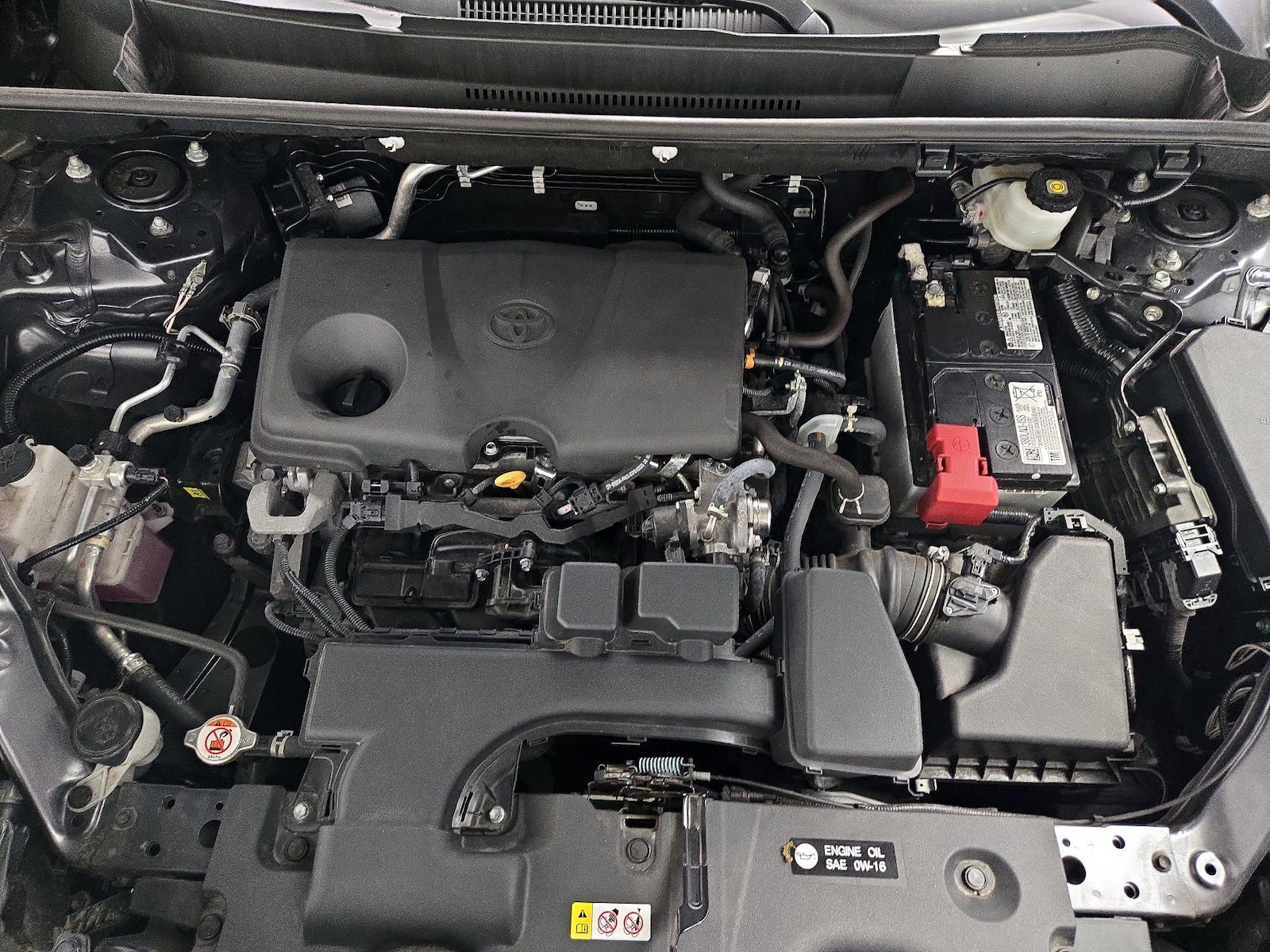 2025 Toyota RAV4 LE - Photo 22