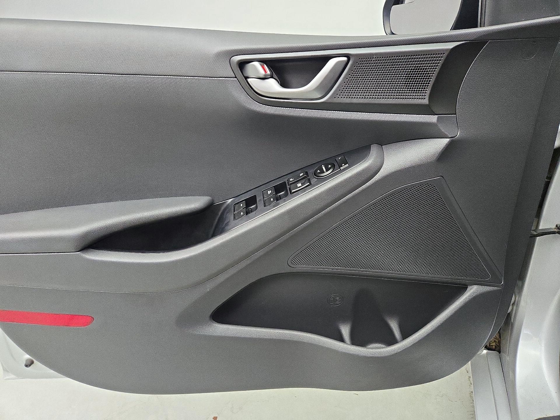 Thumbnail: 2018 Hyundai Ioniq - 12